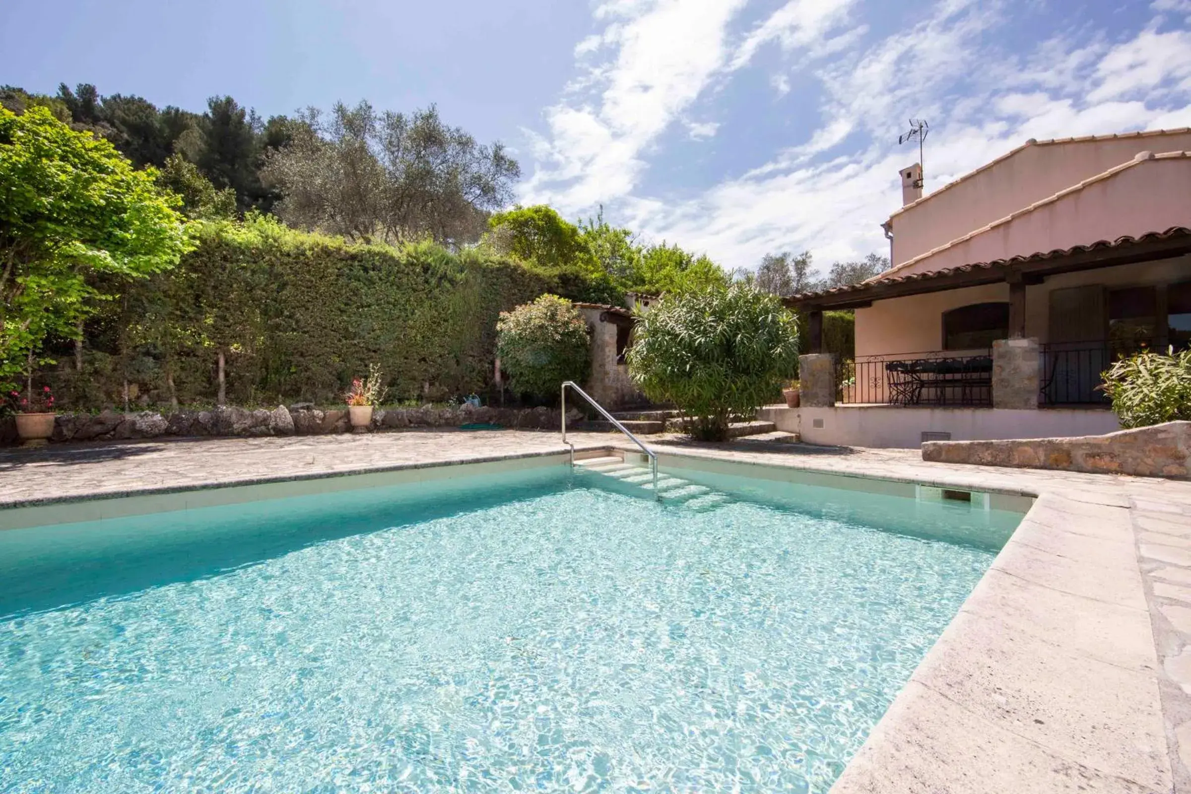 Large Provencal villa with swimming pool in lush greenery LIVE IN CANNES Large Provencal villa with swimming pool in lush greenery LIVE IN CANNES