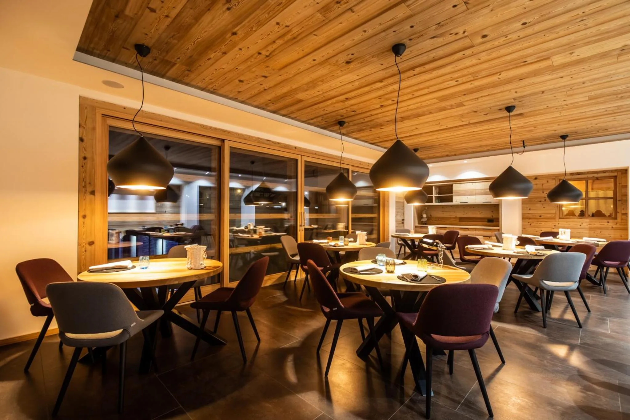 Restaurant/places to eat in Monaco Sport Hotel