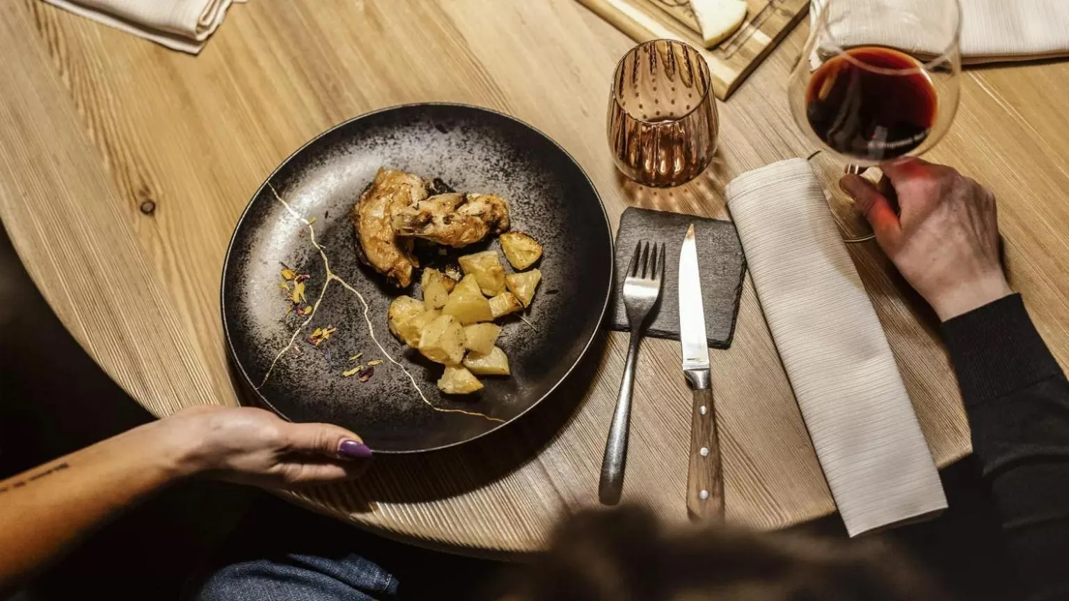 Restaurant/places to eat in Monaco Sport Hotel