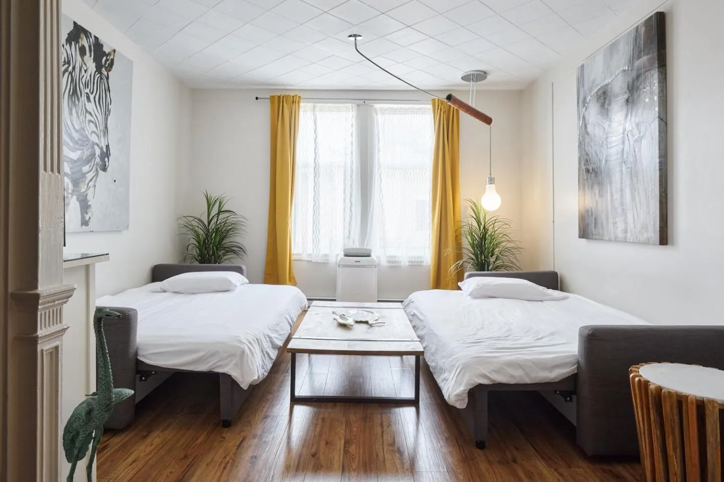 Bed in MtlVacationRentals - MTL ZOO