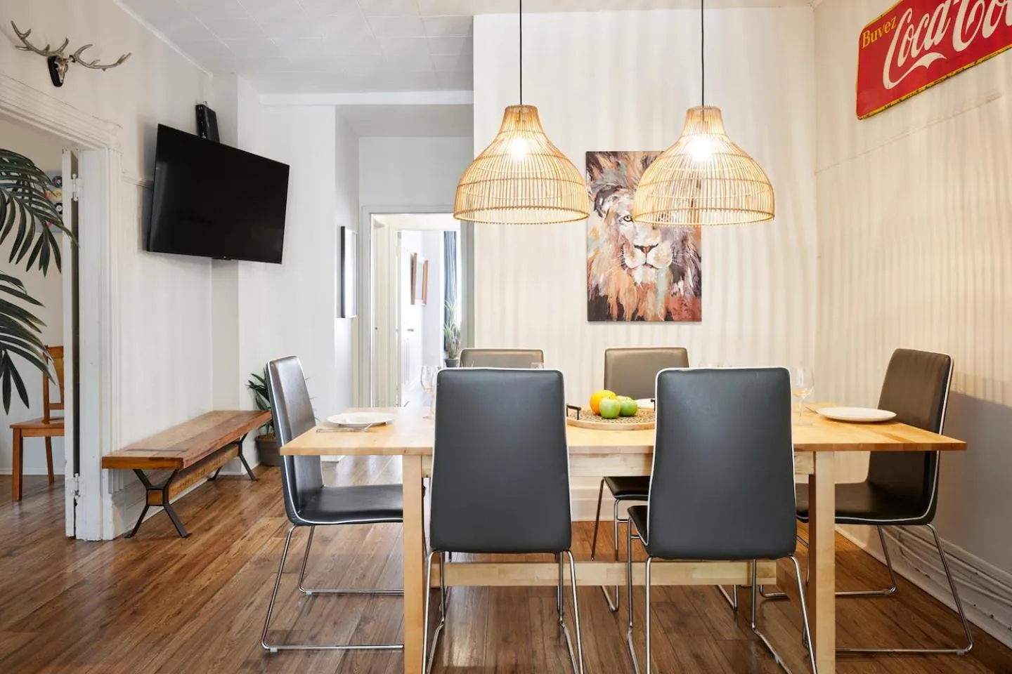 TV and multimedia in MtlVacationRentals - MTL ZOO