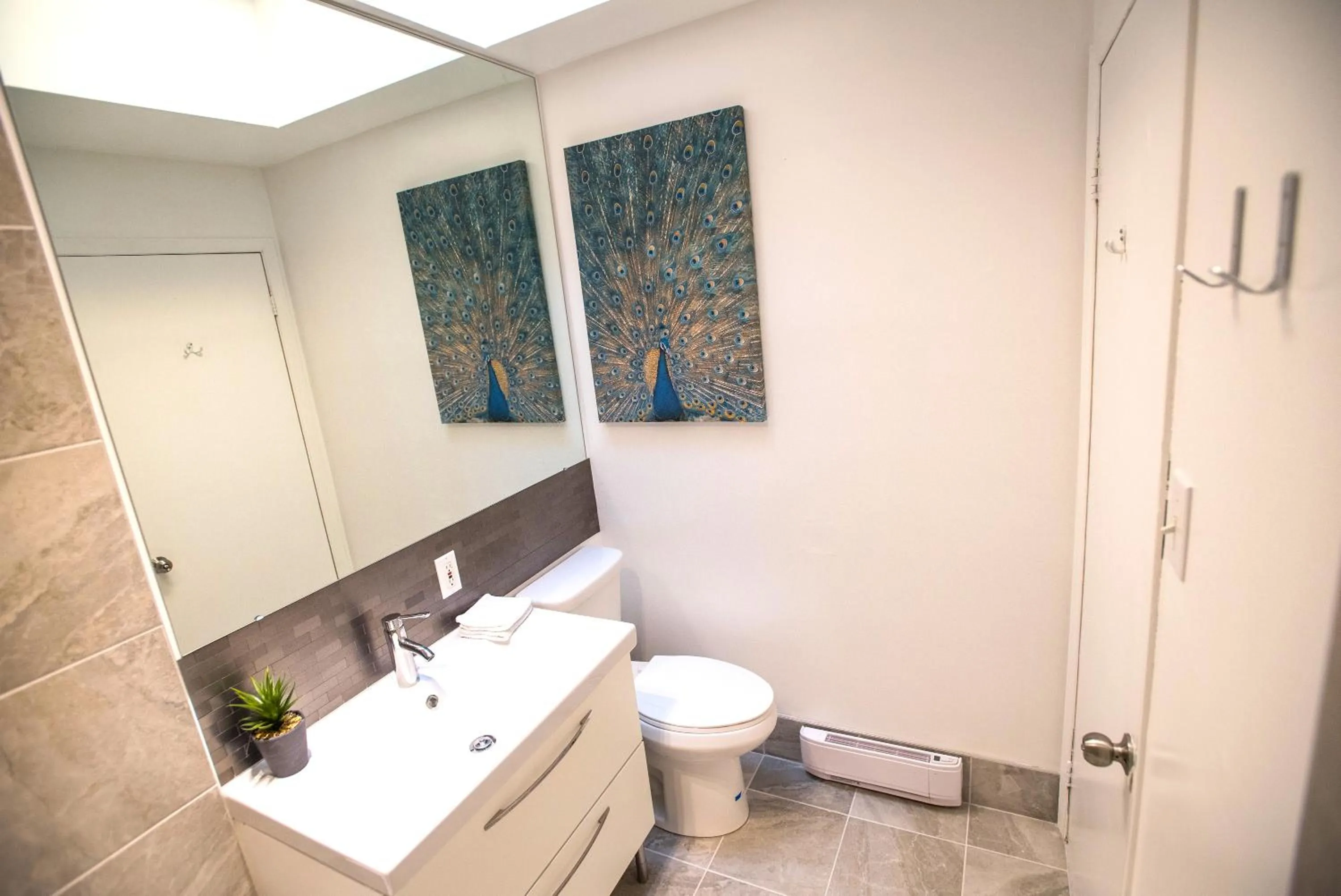 Shower in MtlVacationRentals - MTL ZOO