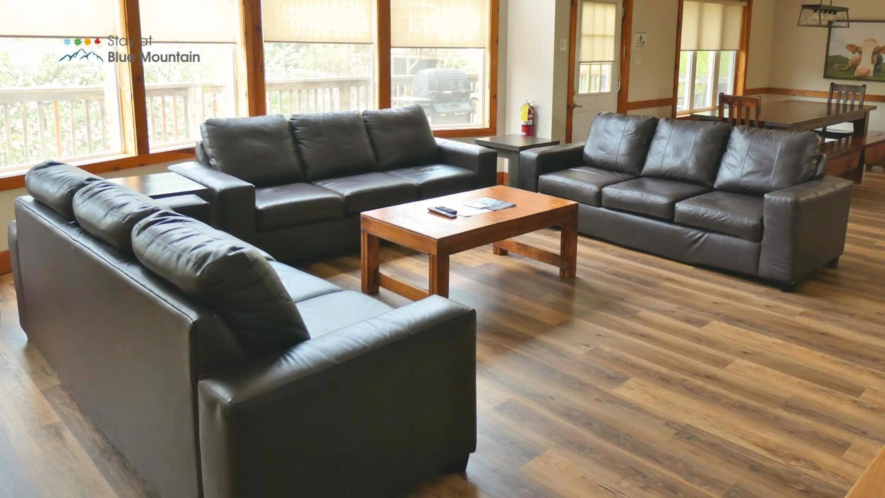 Living room in Summit Ridge 1