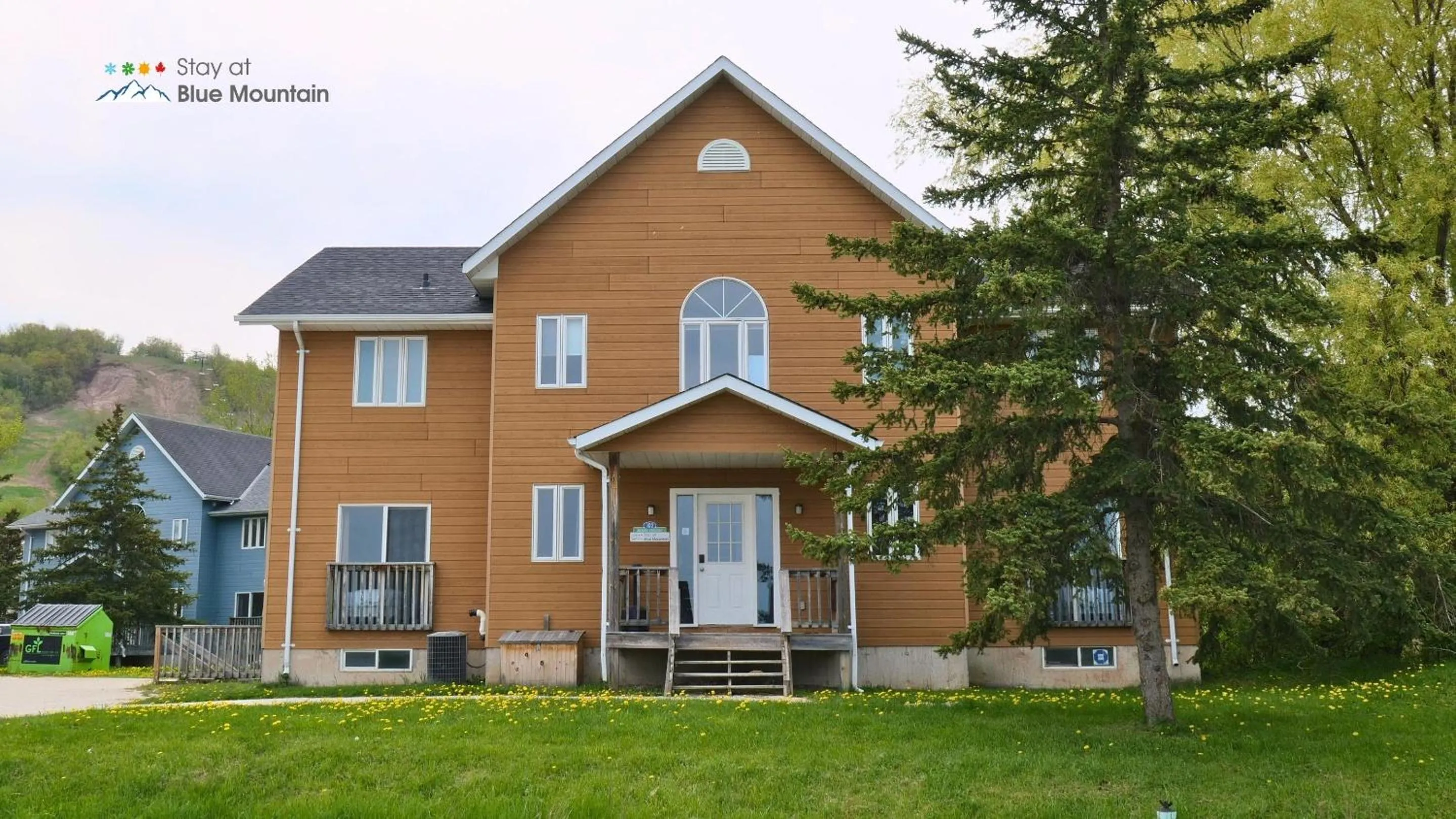 Facade/entrance in Summit Ridge 1