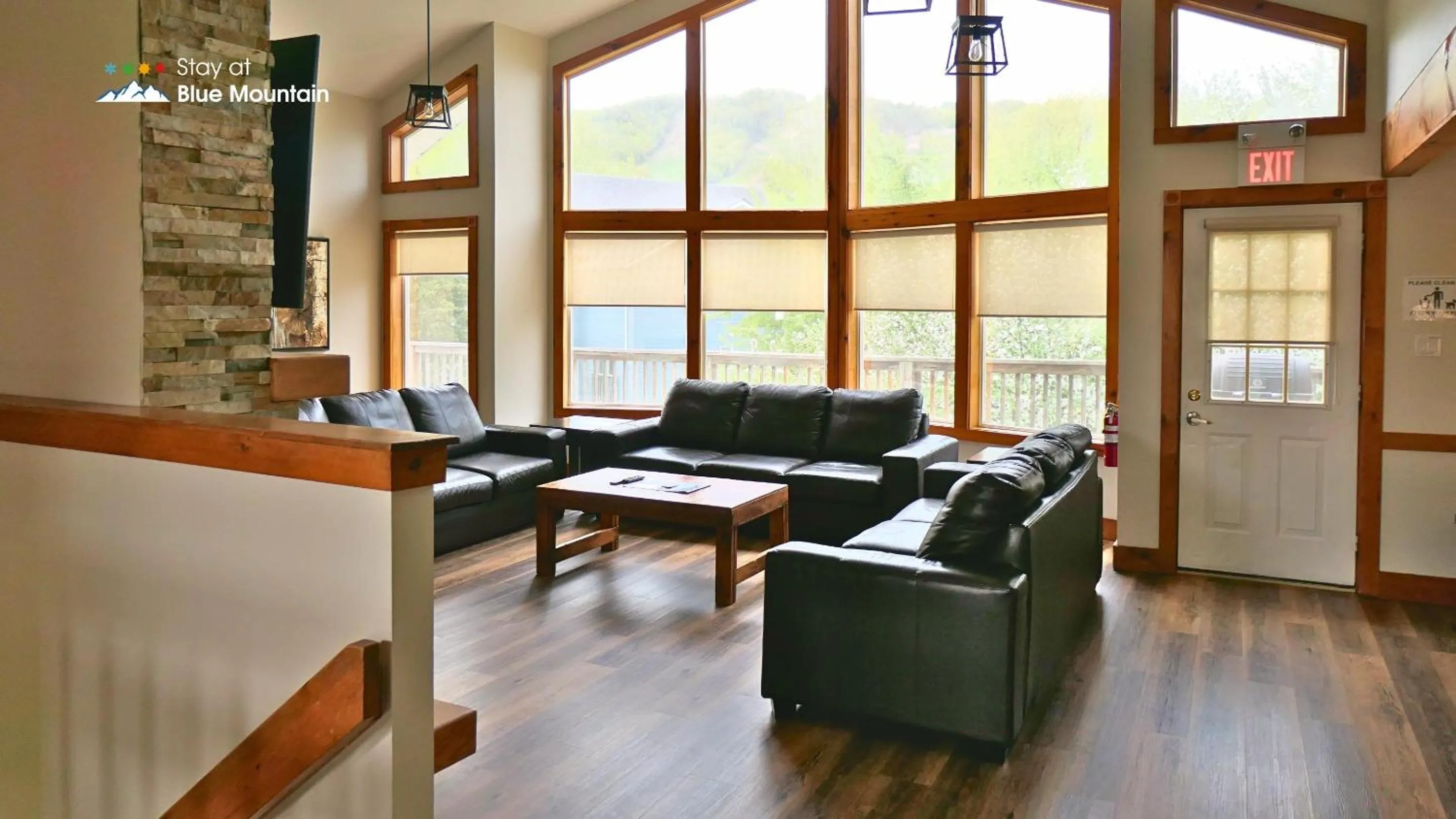 Living room in Summit Ridge 1