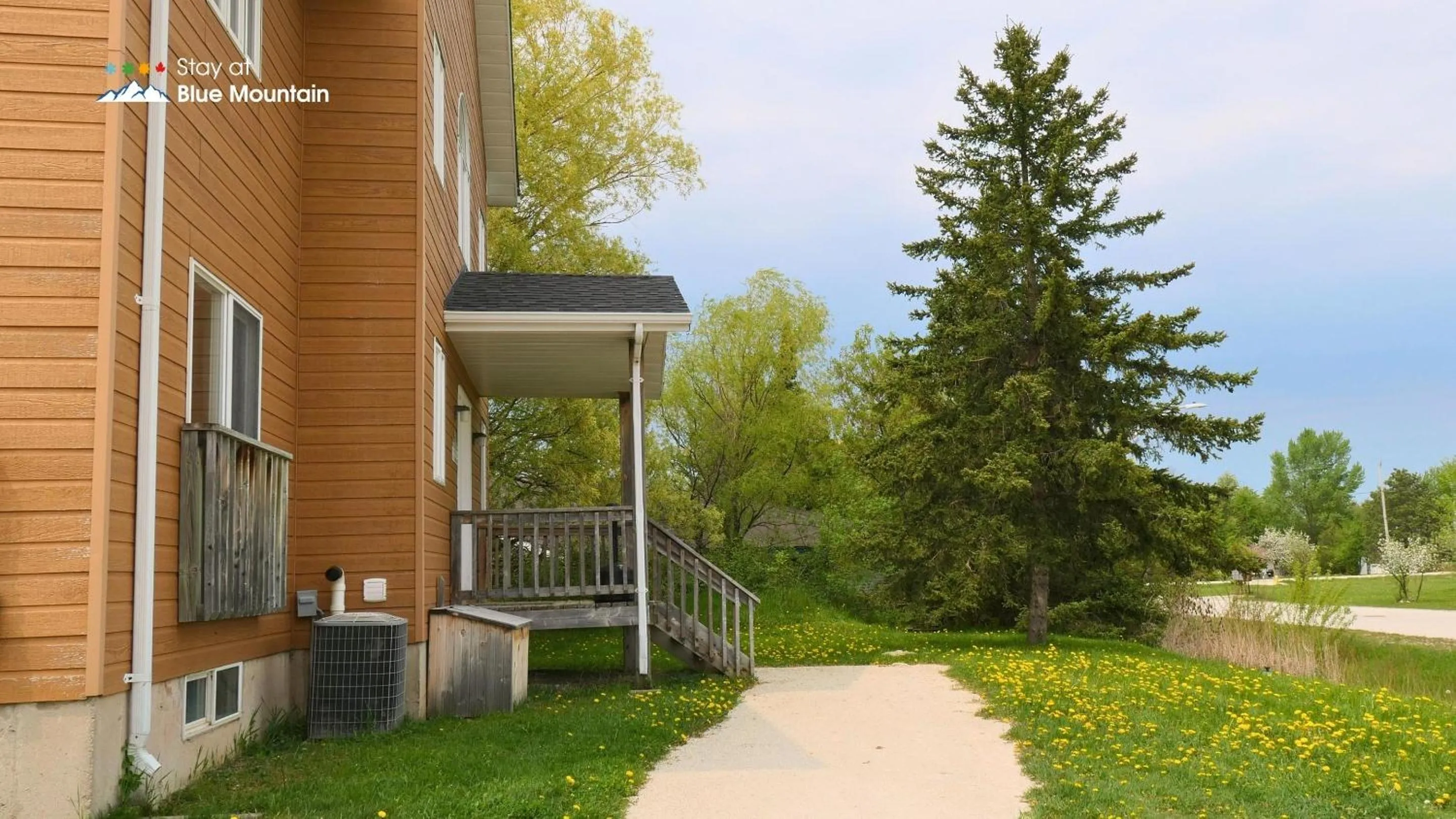 Facade/entrance in Summit Ridge 1