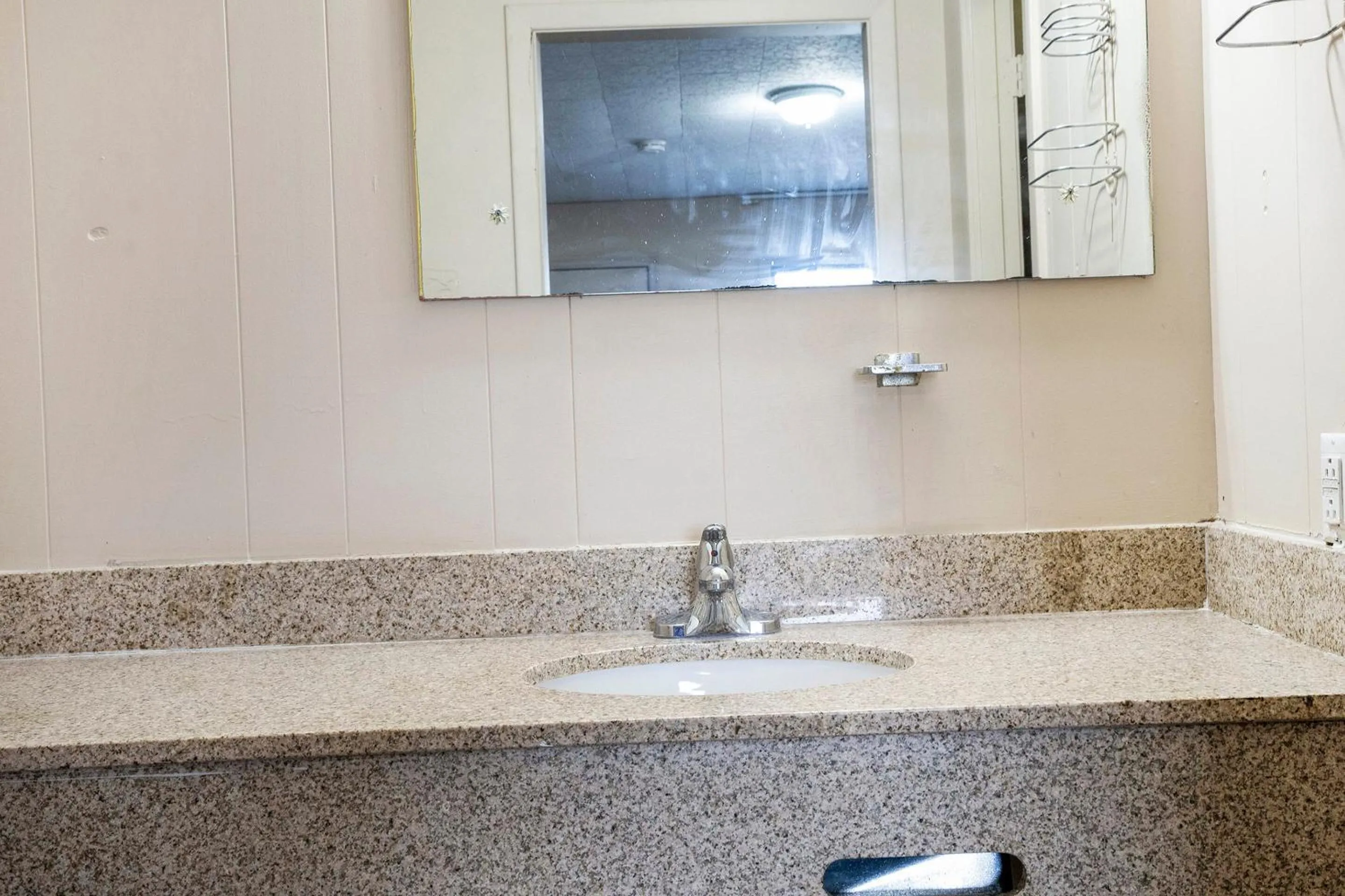 Bathroom in OYO Hotel Opp AL, Floral Hwy