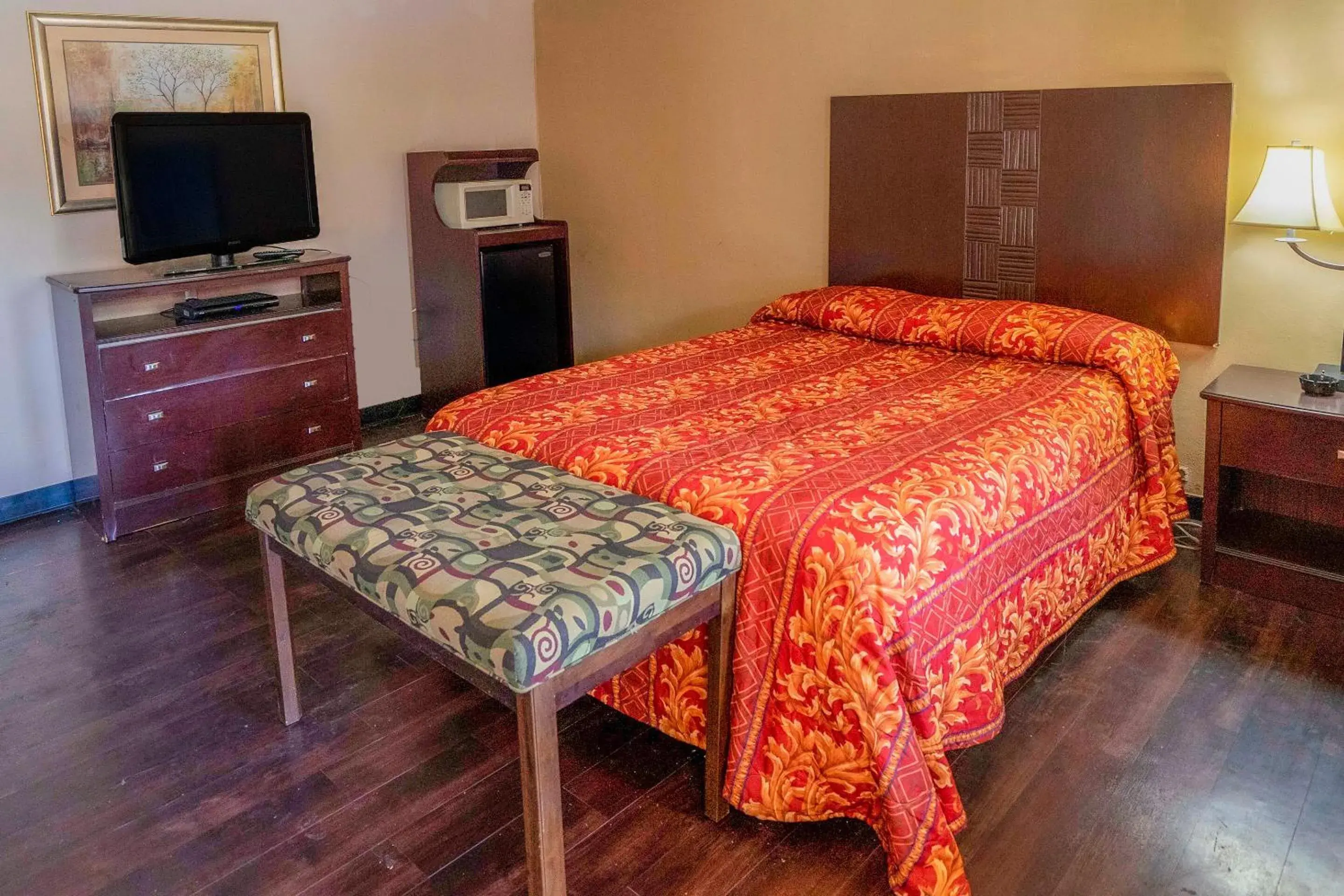 Bedroom, Bed in OYO Hotel Opp AL, Floral Hwy Bedroom, Bed in OYO Hotel Opp AL, Floral Hwy