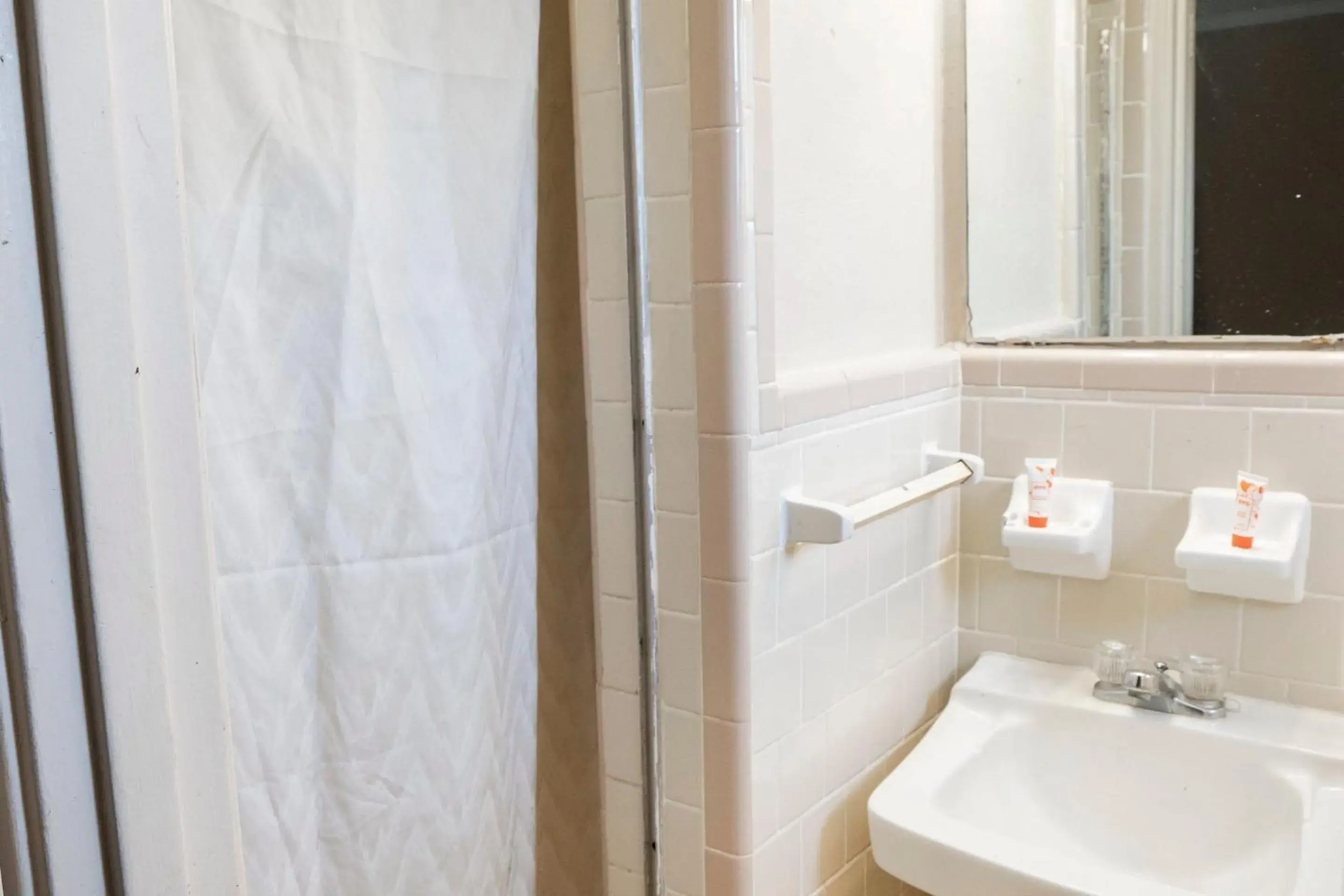 Bathroom in OYO Hotel Opp AL, Floral Hwy Bathroom in OYO Hotel Opp AL, Floral Hwy