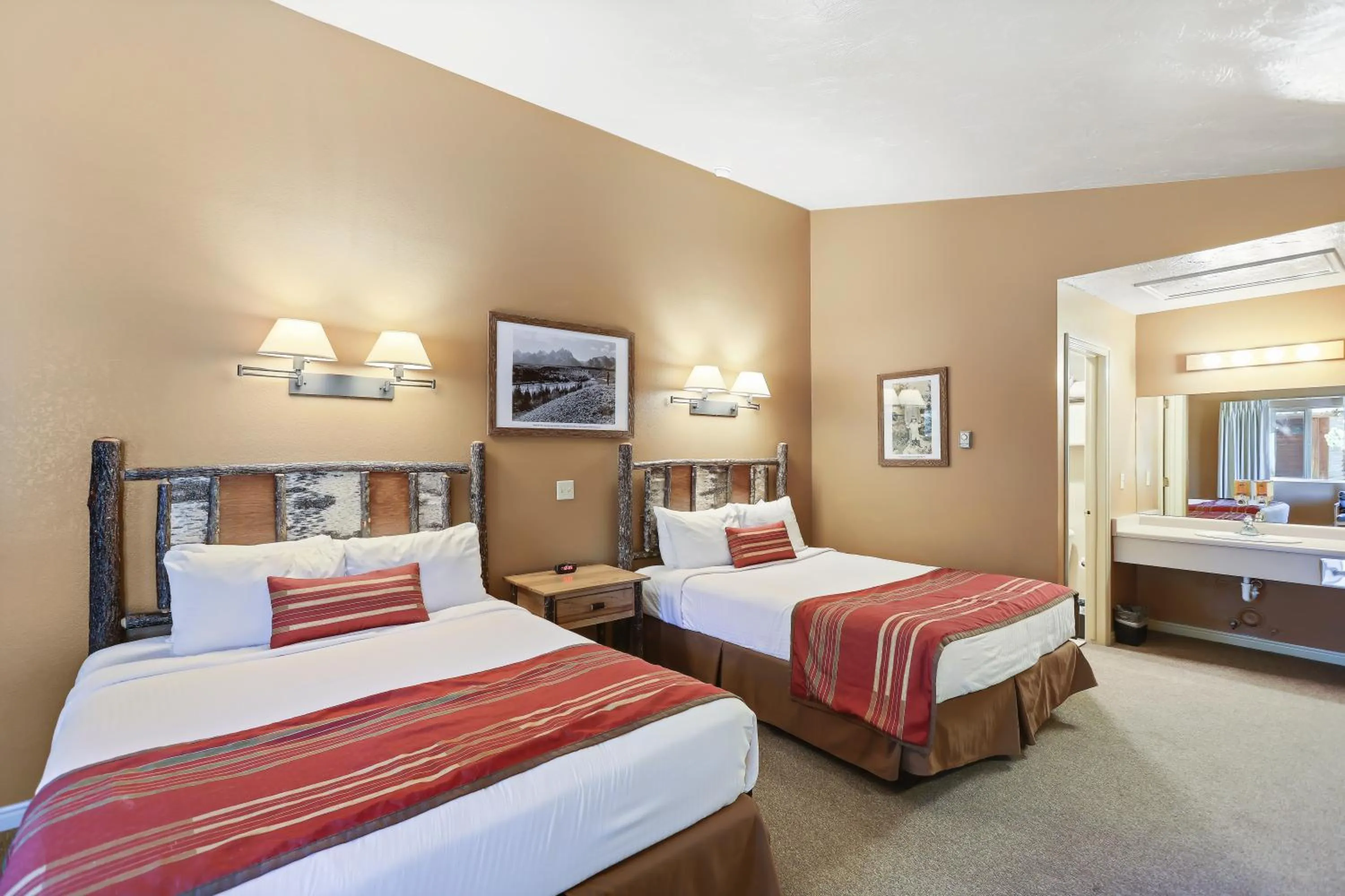 Bedroom, Bed in Headwaters Lodge & Cabins at Flagg Ranch