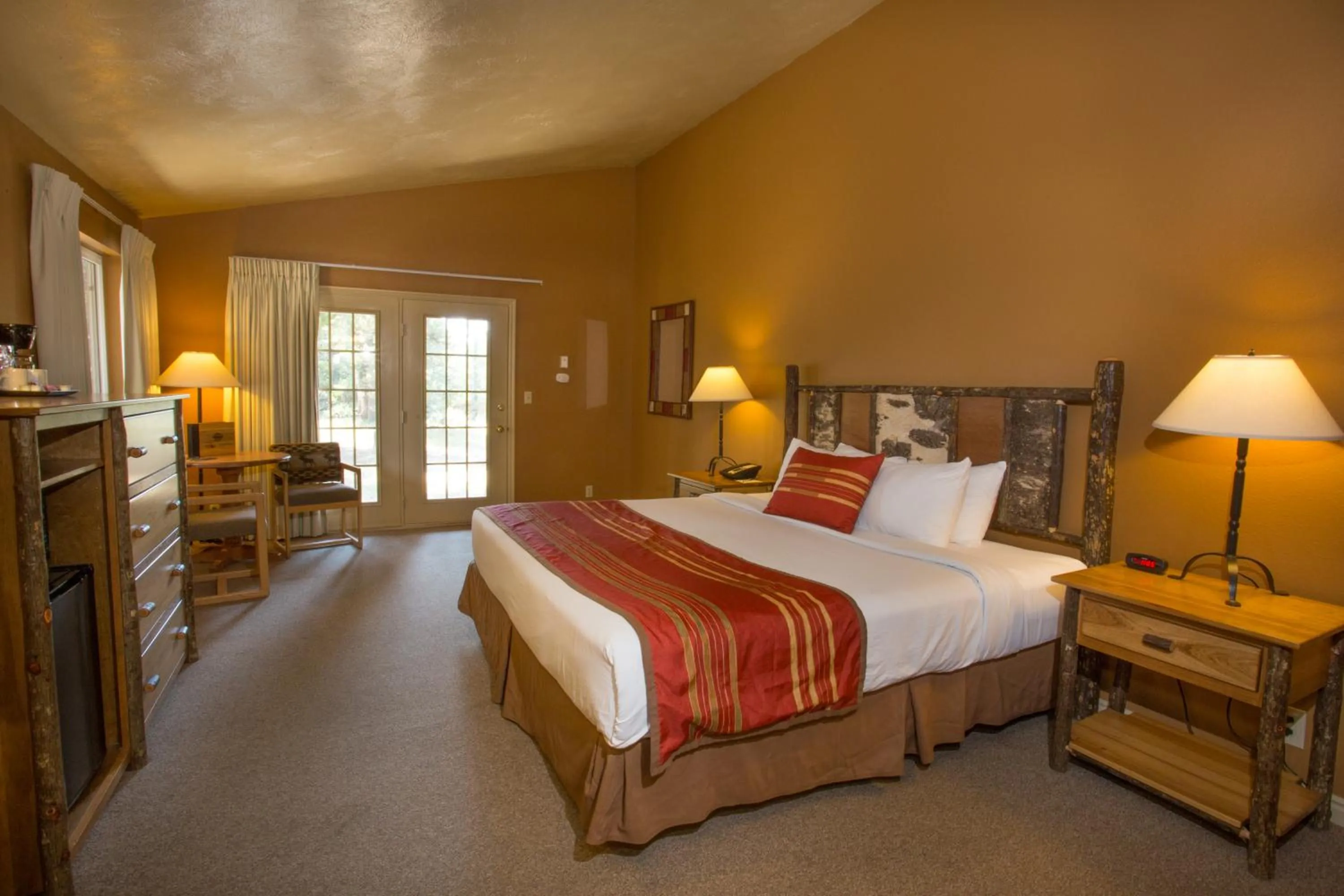 Bedroom, Bed in Headwaters Lodge & Cabins at Flagg Ranch