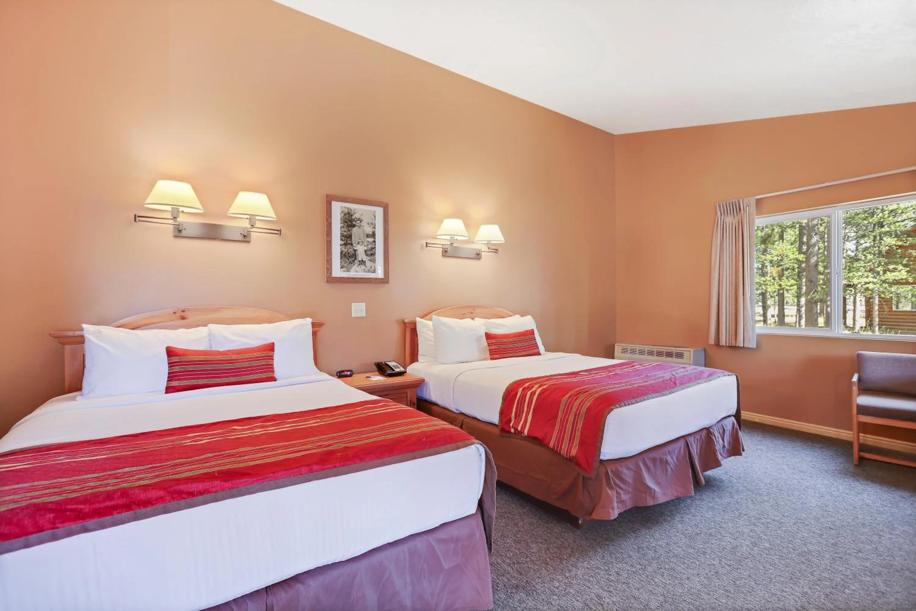 Bedroom, Bed in Headwaters Lodge & Cabins at Flagg Ranch