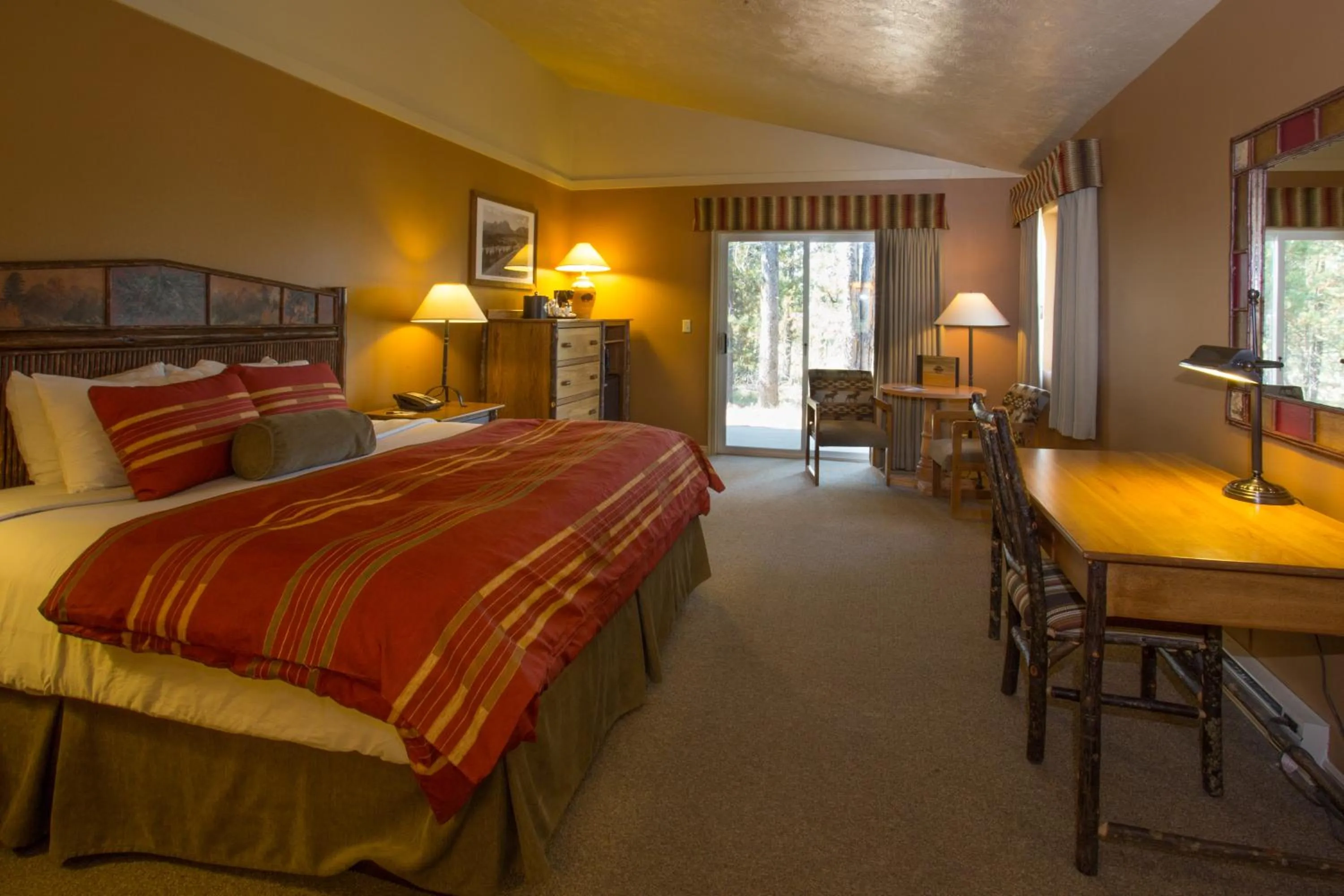 Bedroom, Bed in Headwaters Lodge & Cabins at Flagg Ranch
