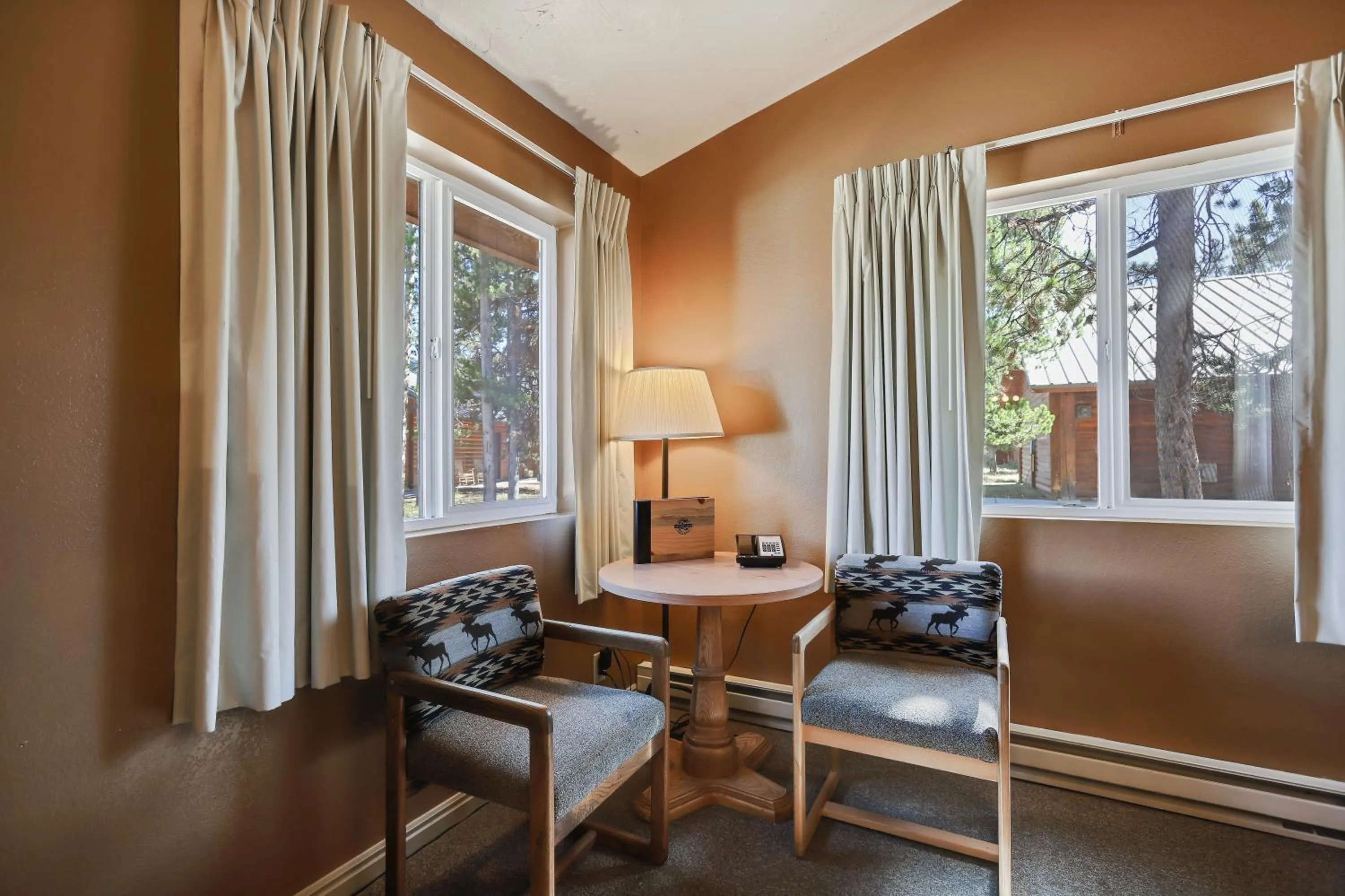 Seating area in Headwaters Lodge & Cabins at Flagg Ranch