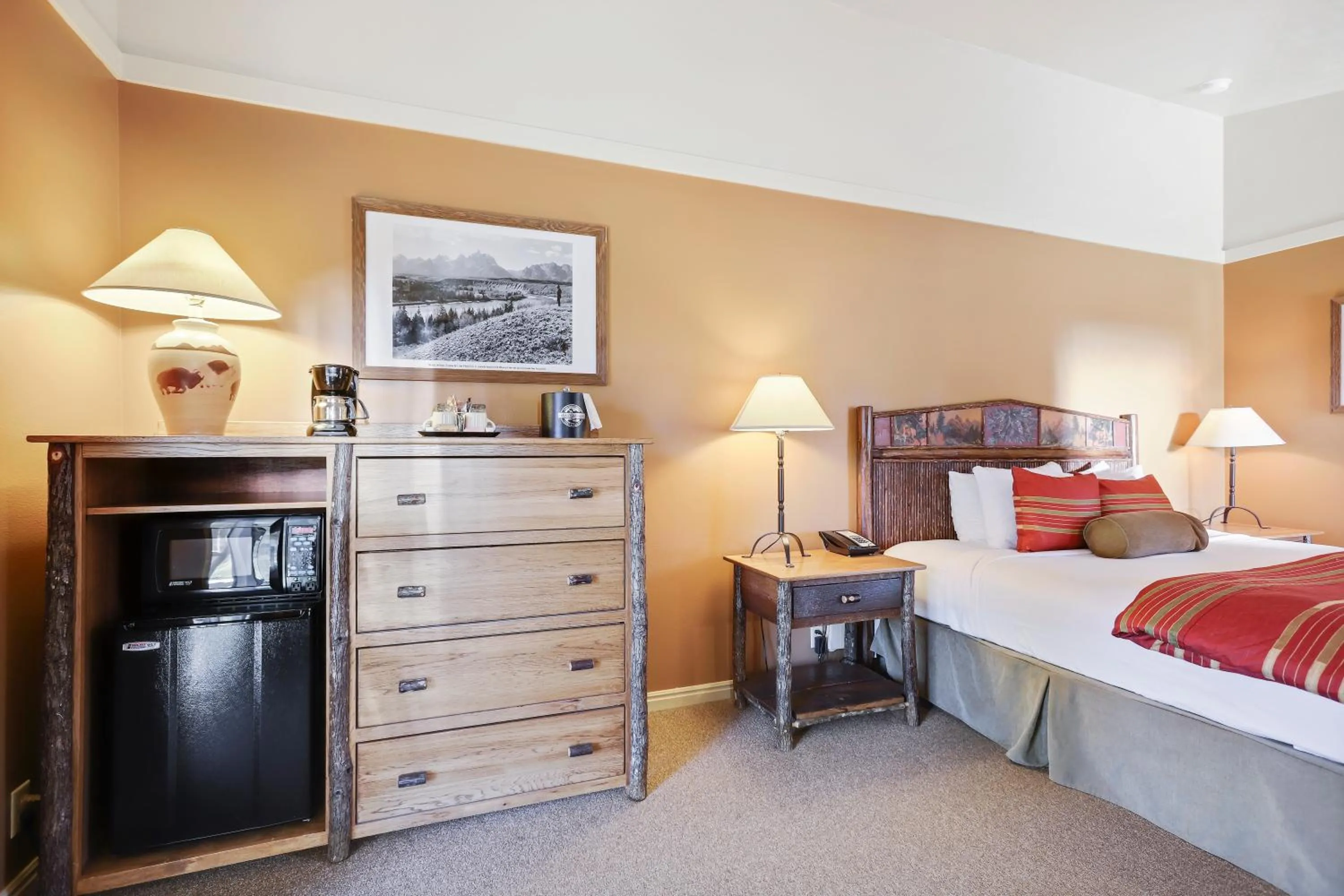 Coffee/tea facilities, Bed in Headwaters Lodge & Cabins at Flagg Ranch