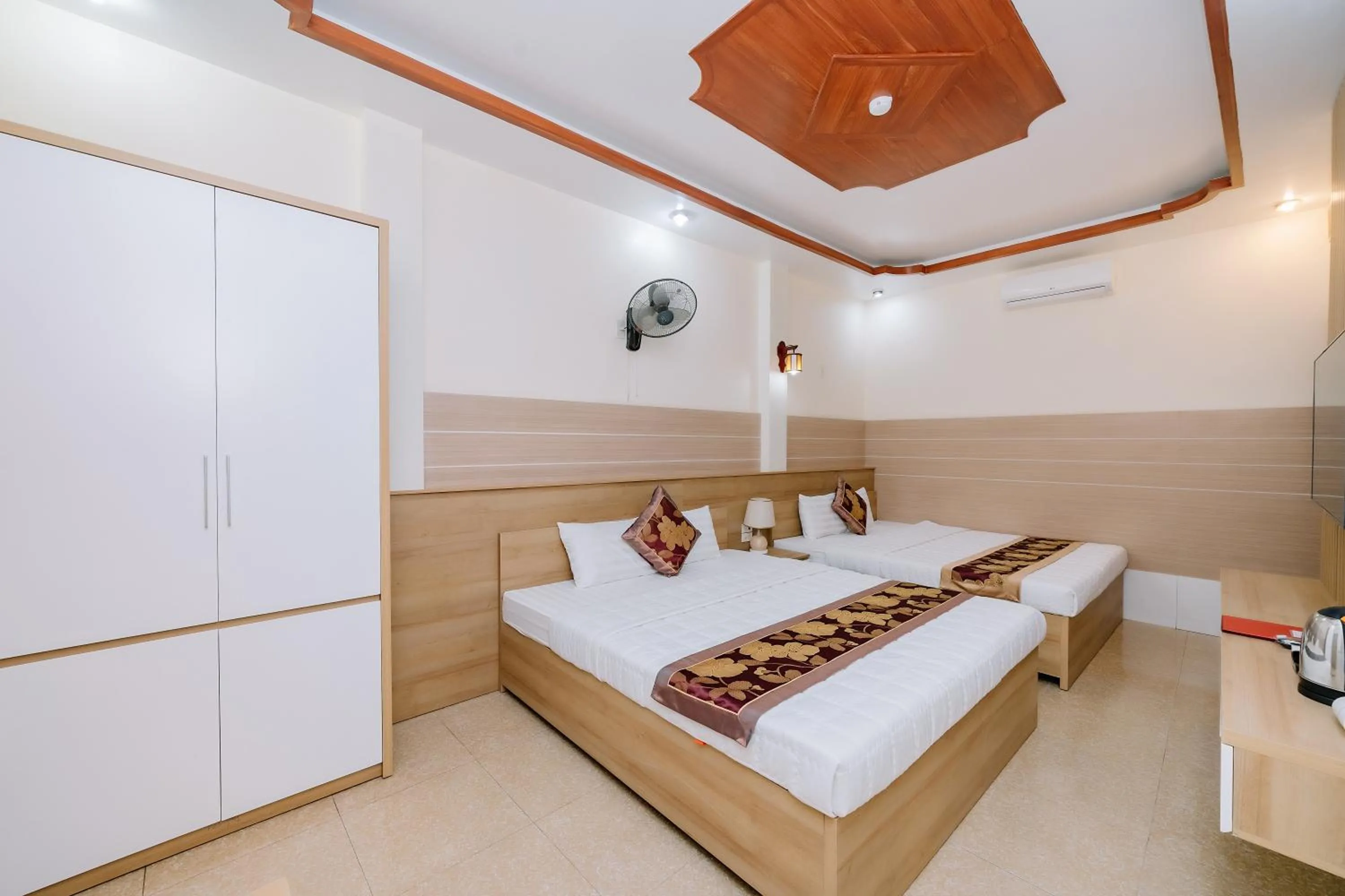 Bed in My Ngoc Hotel