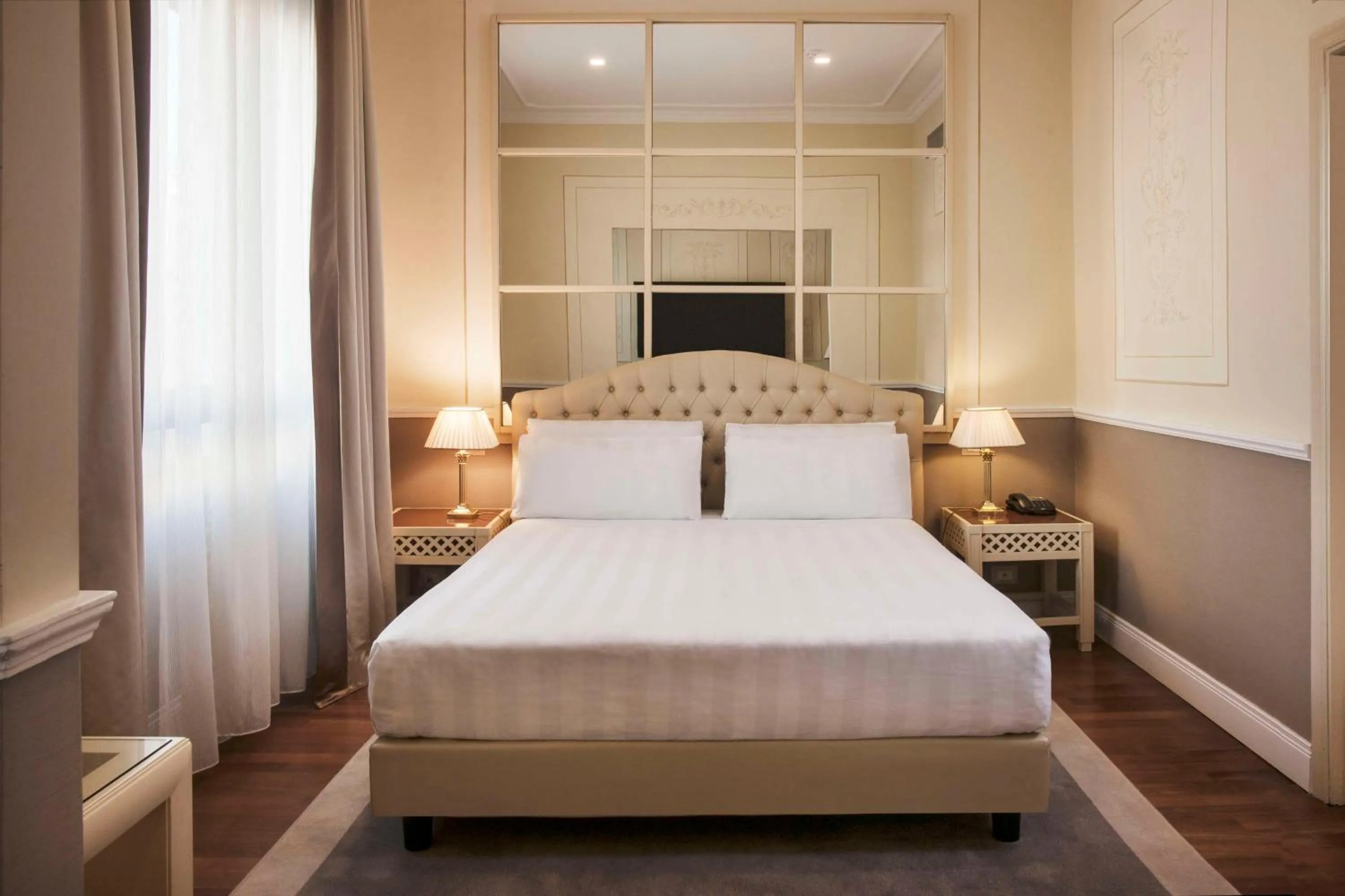 Bedroom, Bed in Radisson Blu GHR Rome