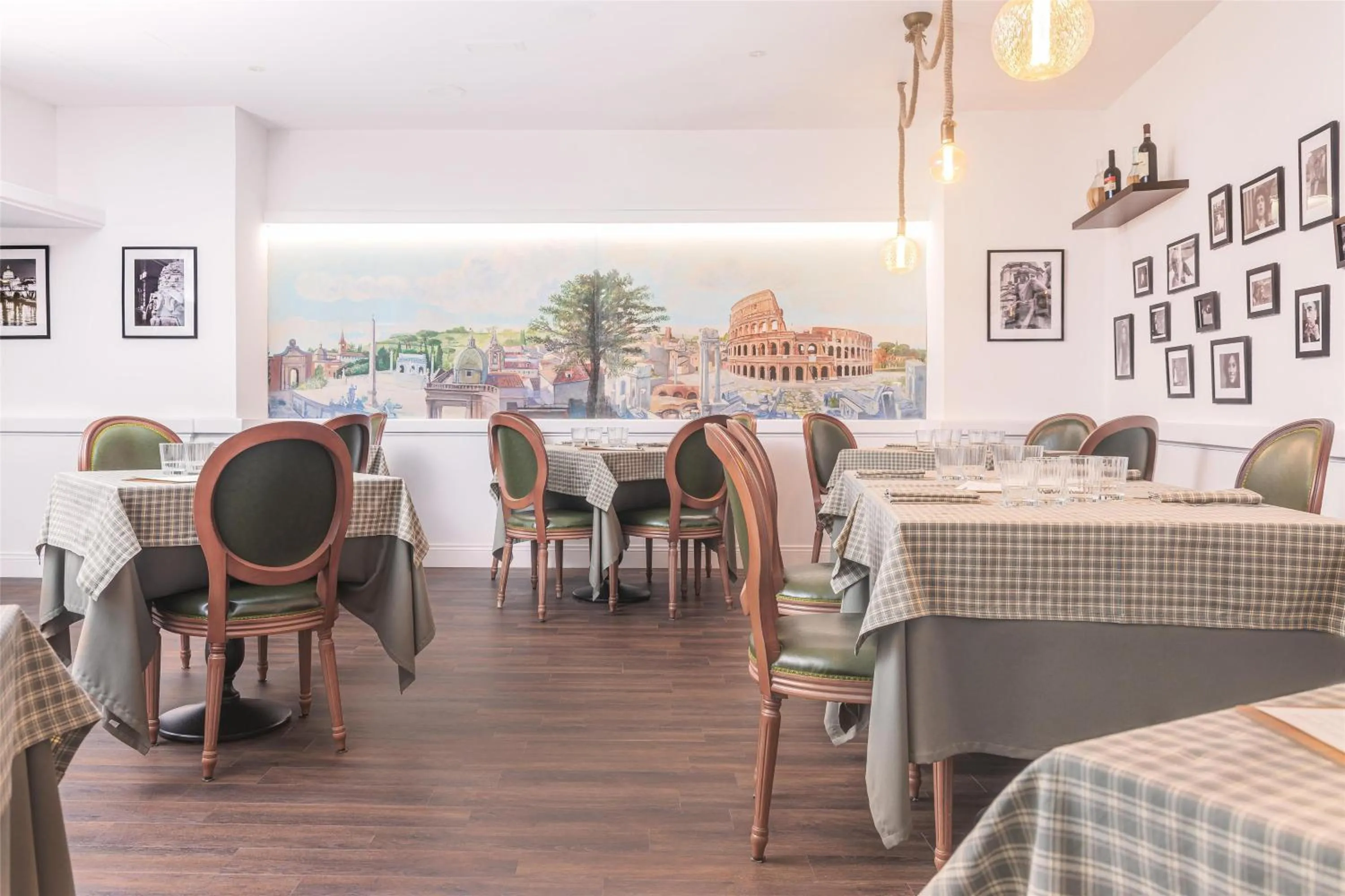 Restaurant/places to eat in Radisson Blu GHR Rome