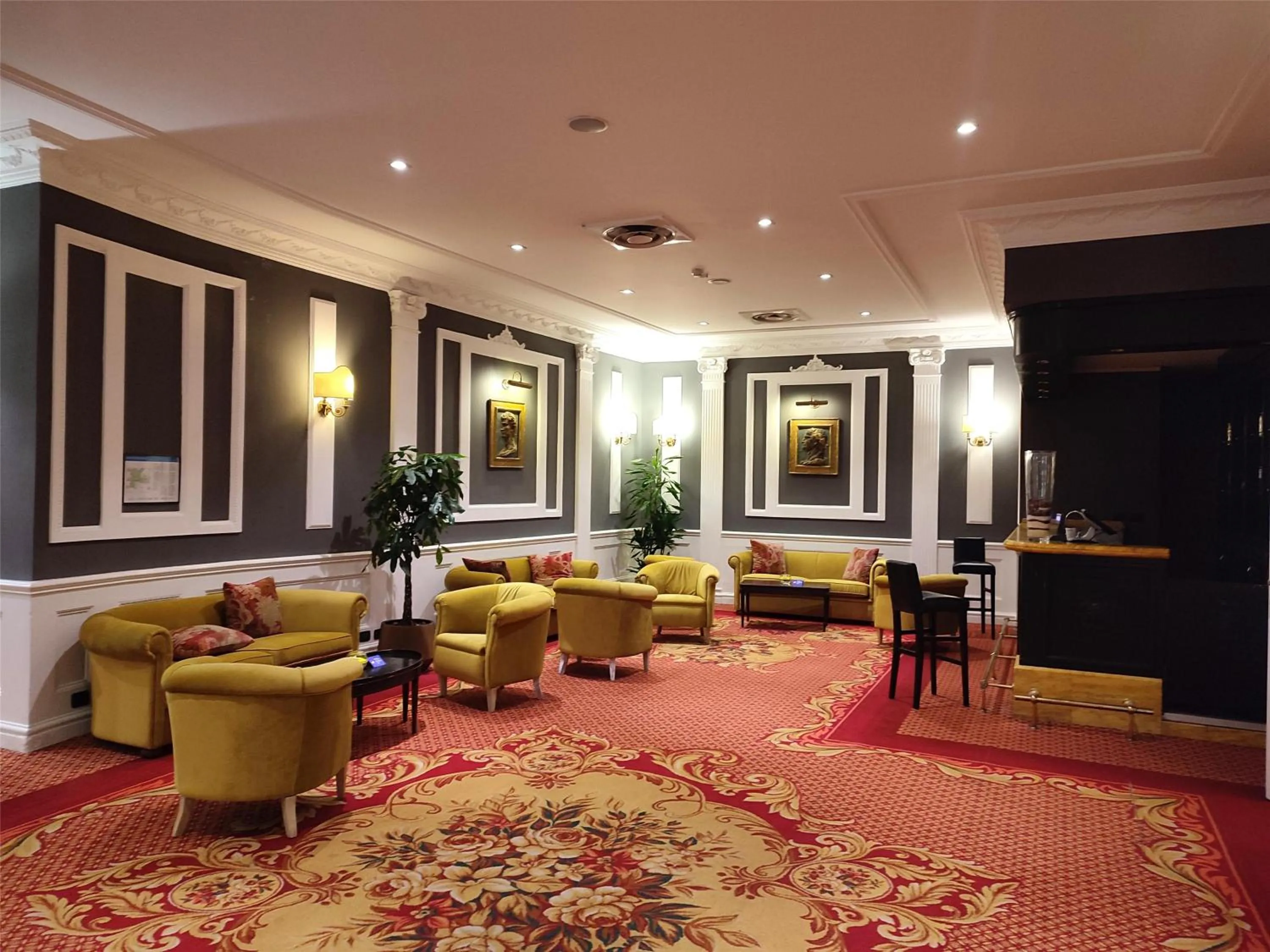 Lounge or bar in Radisson Blu GHR Rome