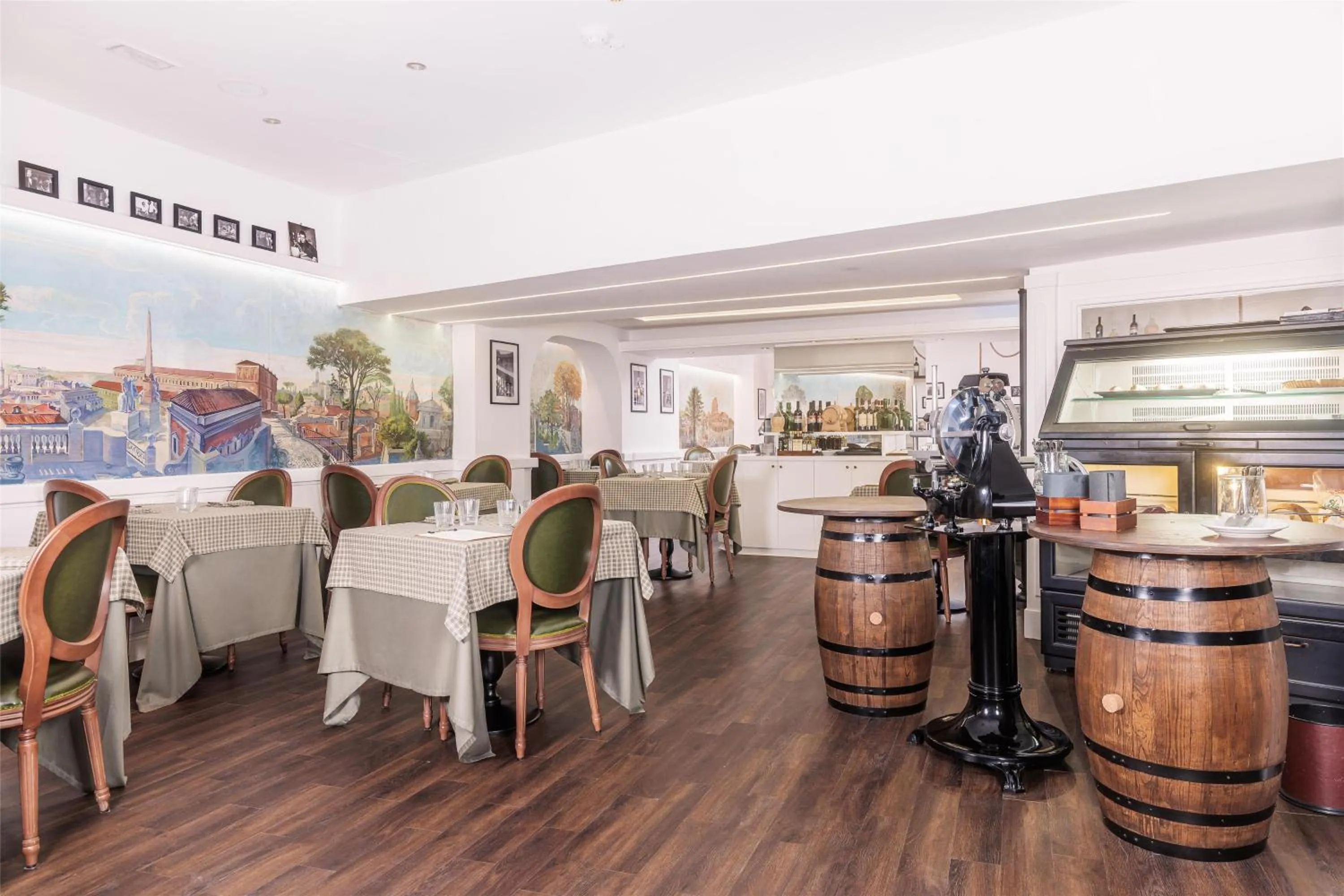 Restaurant/places to eat in Radisson Blu GHR Rome