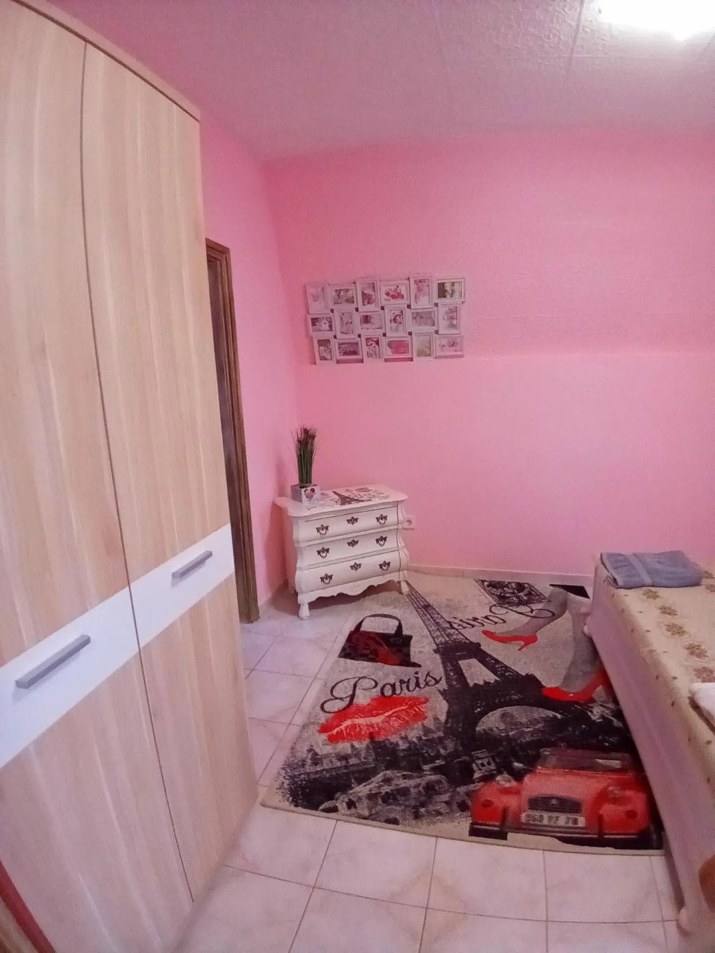 Bedroom, Bed in Valloris Apartments