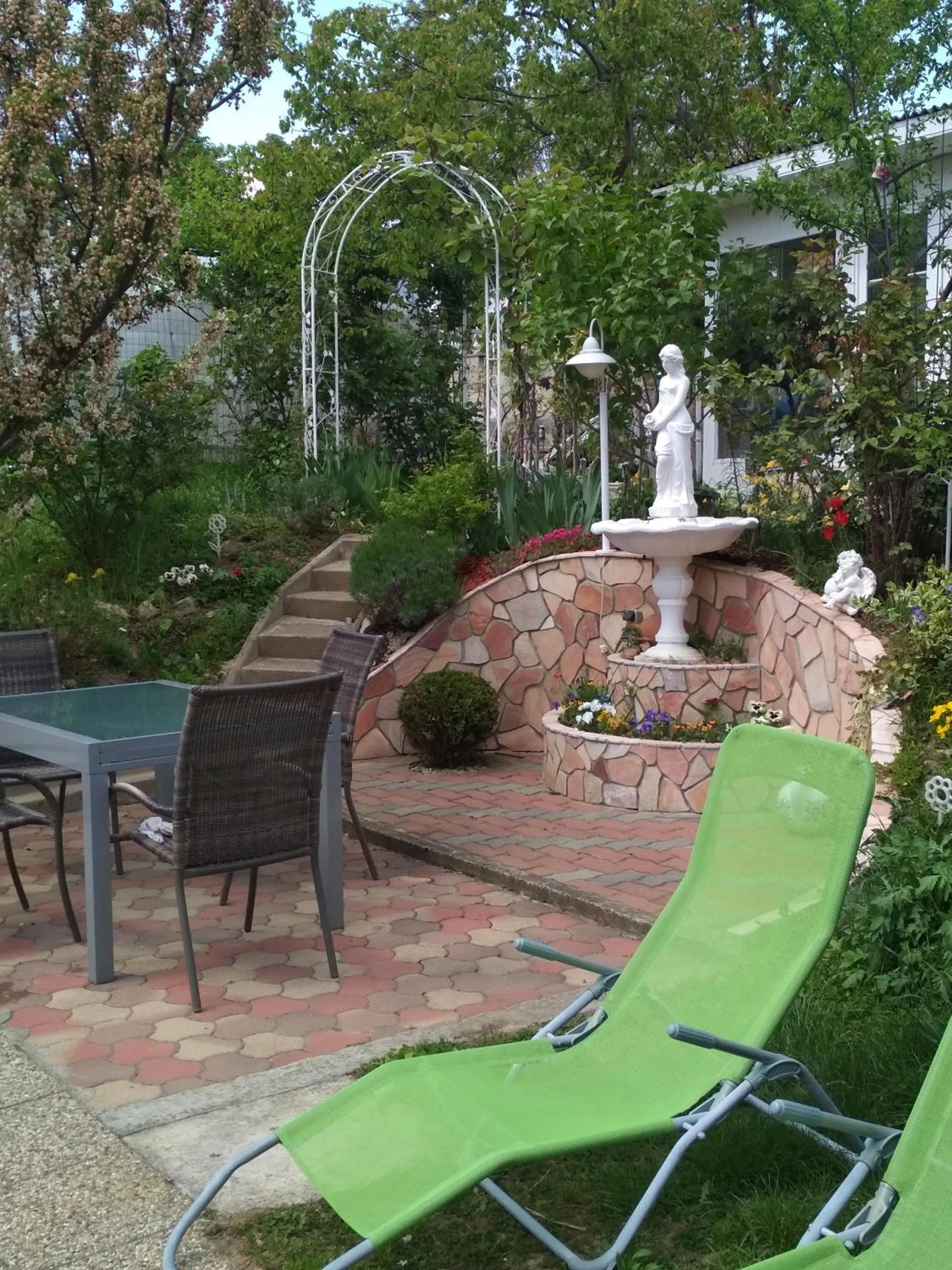 Garden in Valloris Apartments