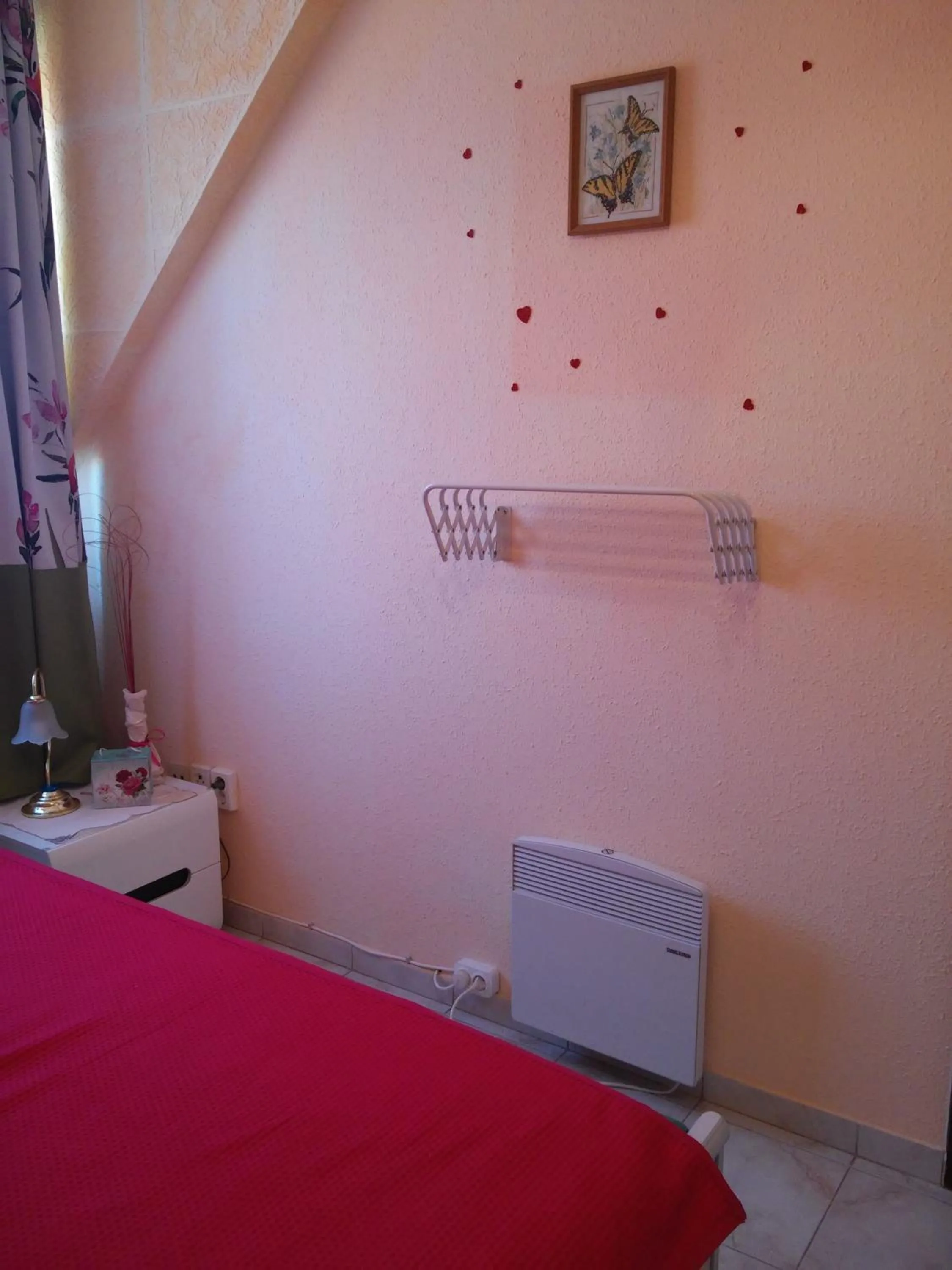 Decorative detail, Bed in Valloris Apartments