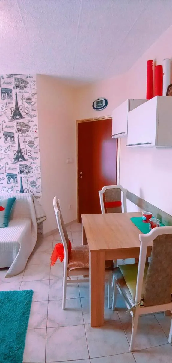 Dining area in Valloris Apartments