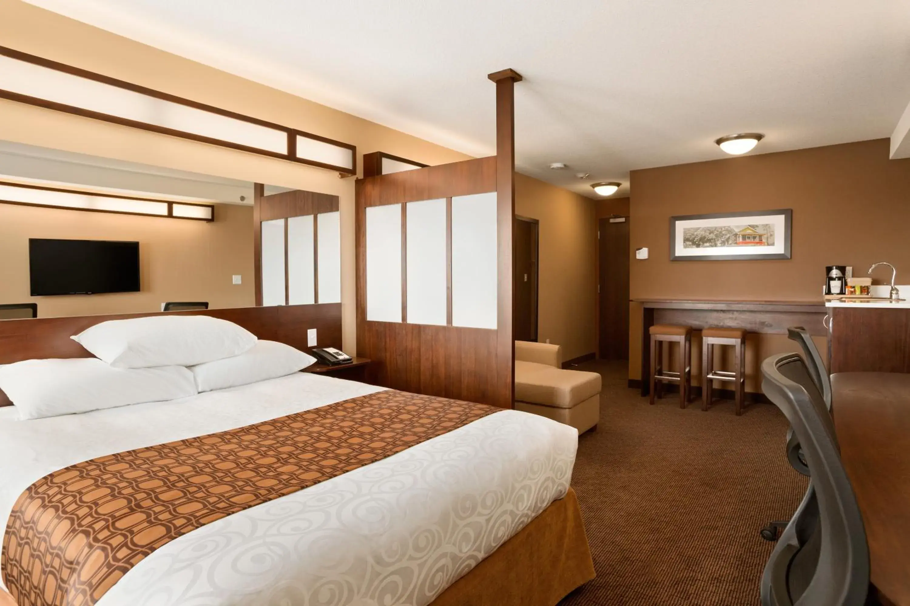 Photo of the whole room, Bed in Microtel Inn & Suites by Wyndham Blackfalds Photo of the whole room, Bed in Microtel Inn & Suites by Wyndham Blackfalds