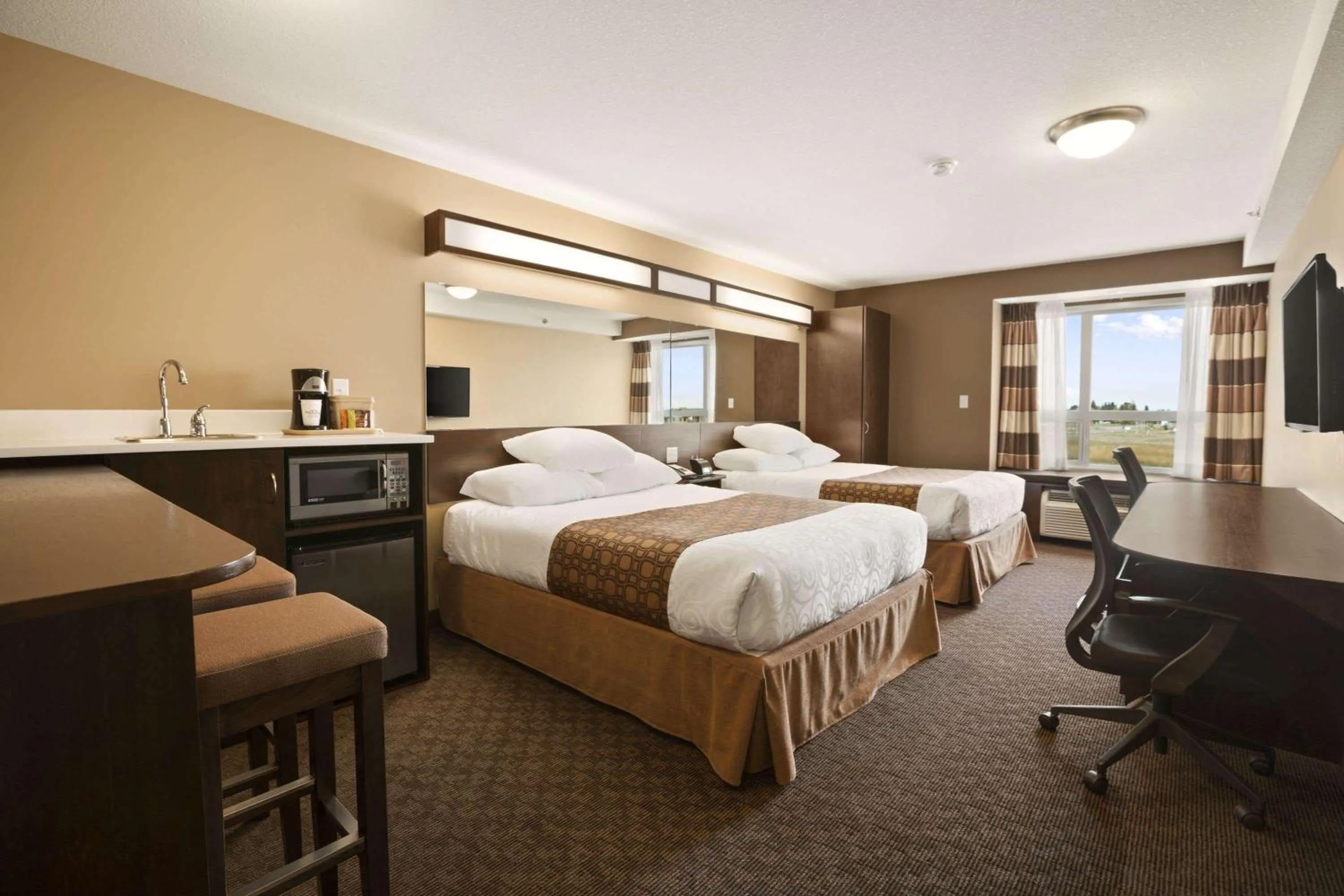 Photo of the whole room, Bed in Microtel Inn & Suites by Wyndham Blackfalds