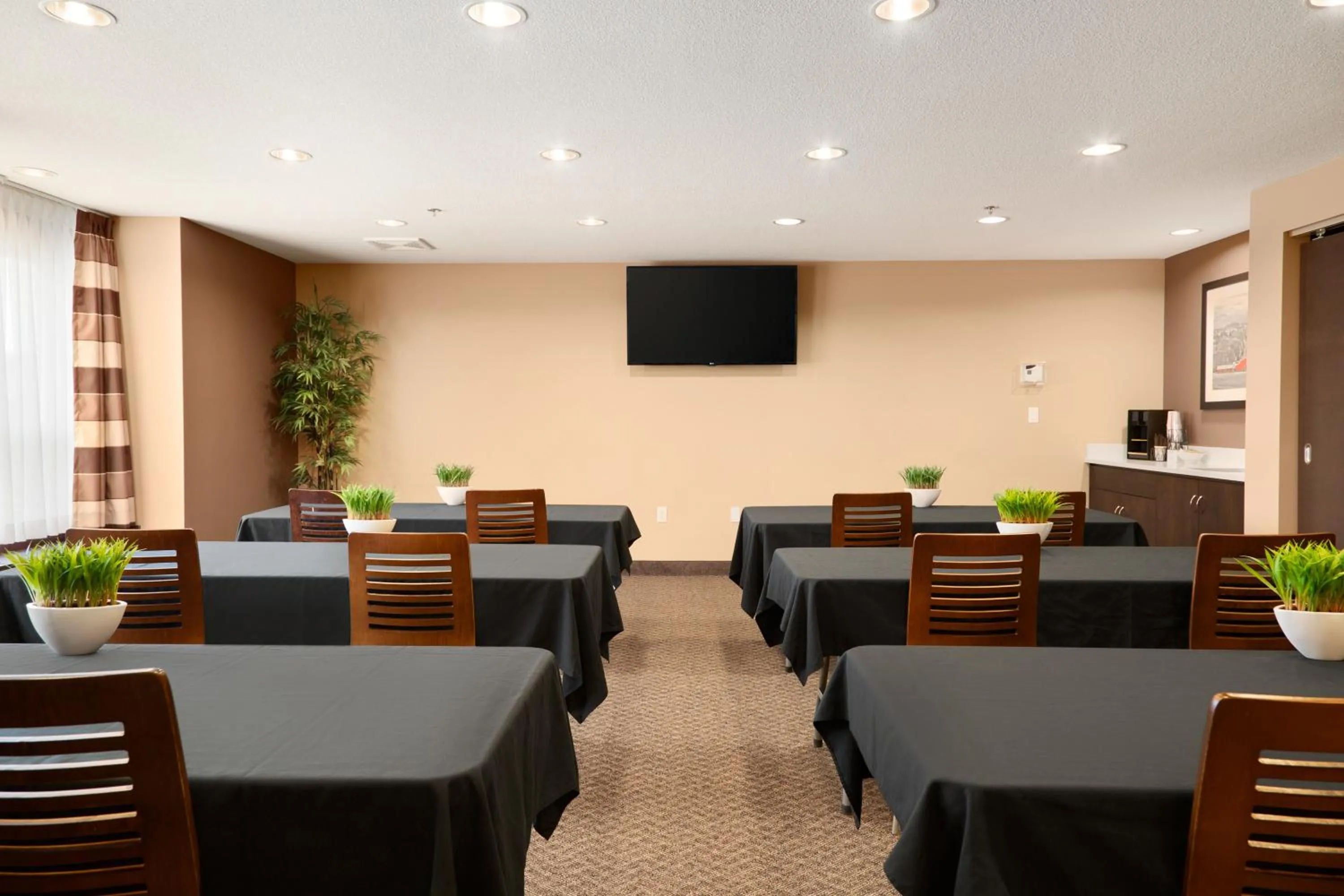 Business facilities in Microtel Inn & Suites by Wyndham Blackfalds
