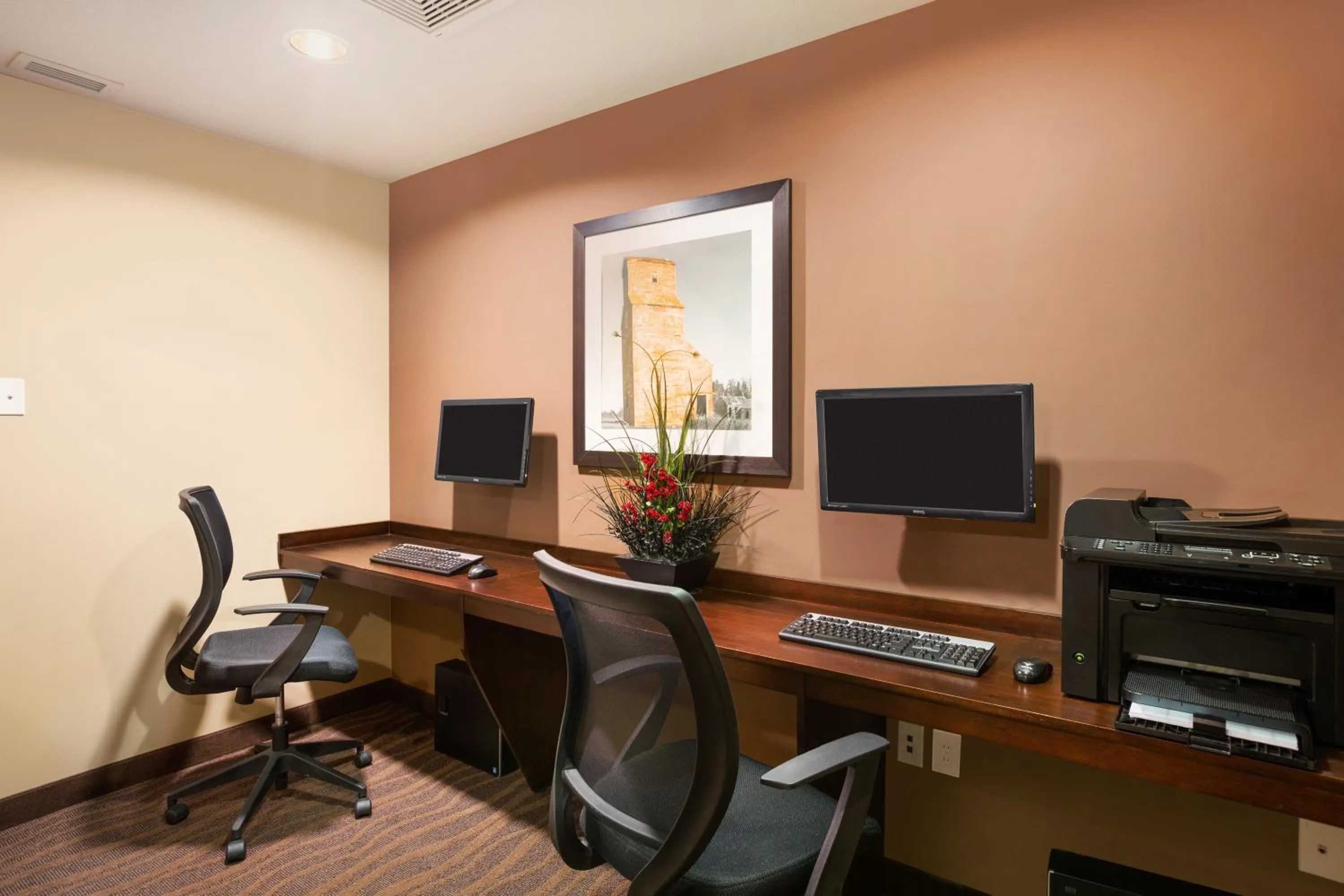 On-site shops in Microtel Inn & Suites by Wyndham Blackfalds