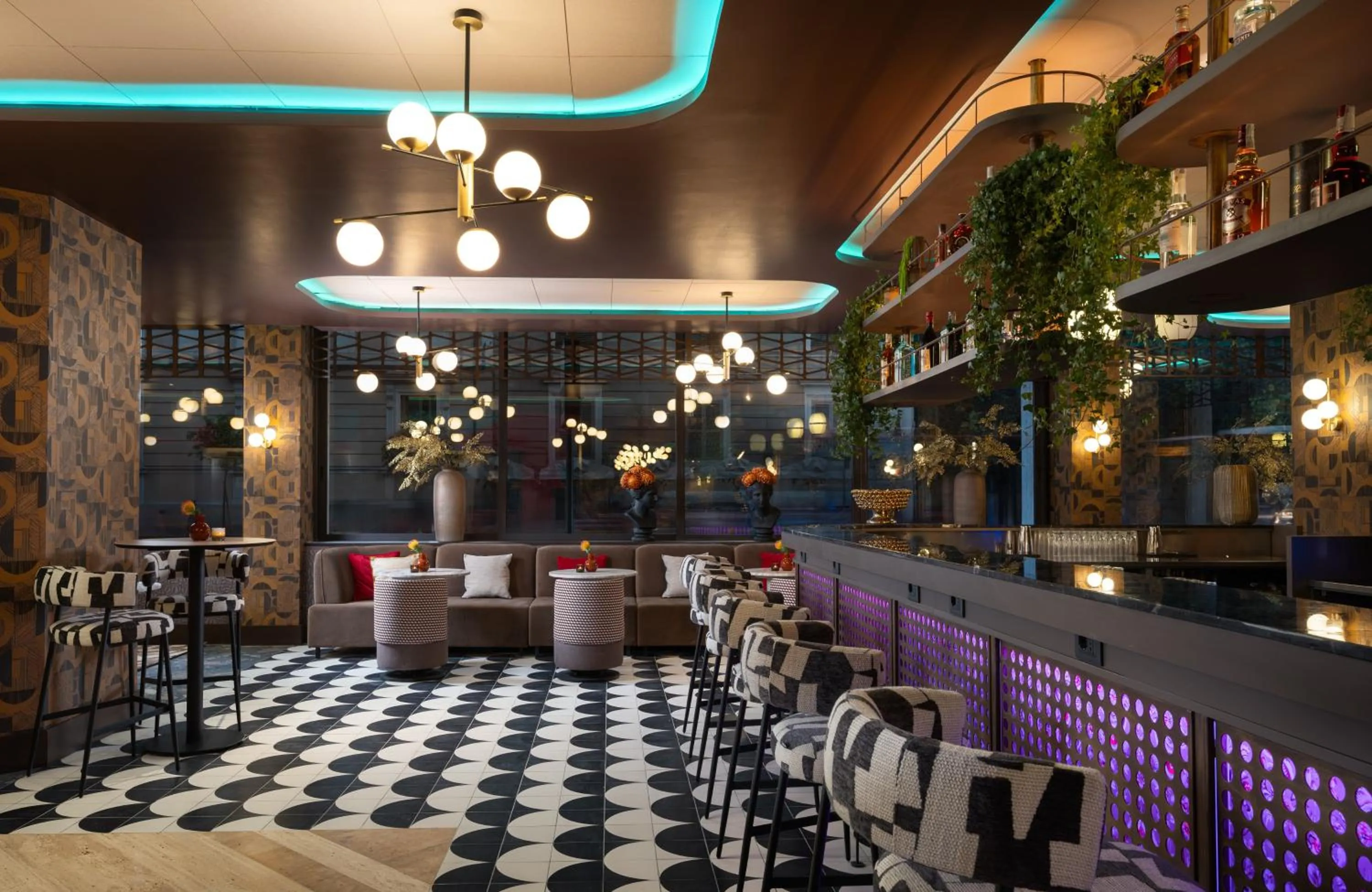 Lounge or bar in NYX Hotel Rome by Leonardo Hotels