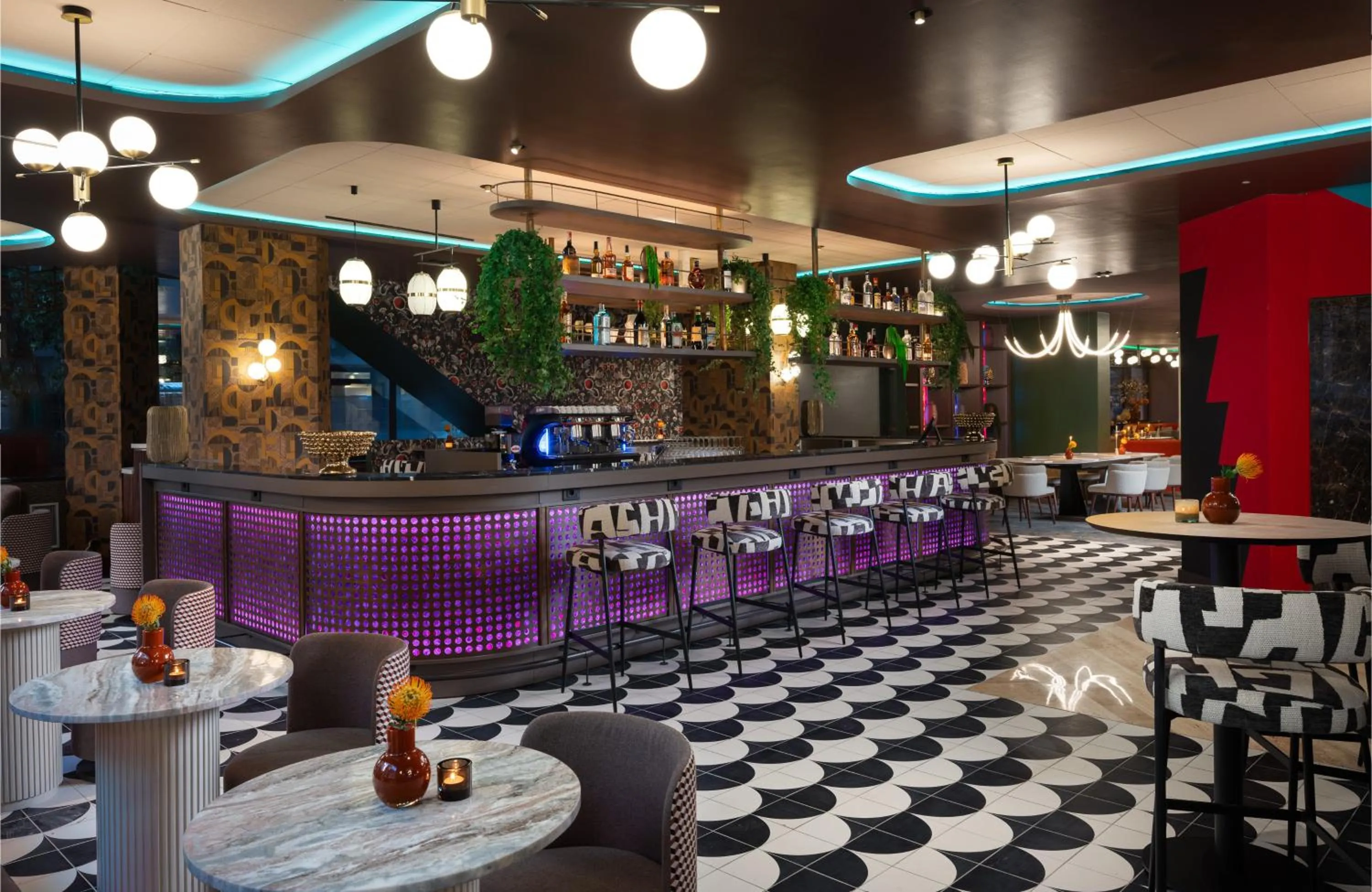 Lounge or bar in NYX Hotel Rome by Leonardo Hotels