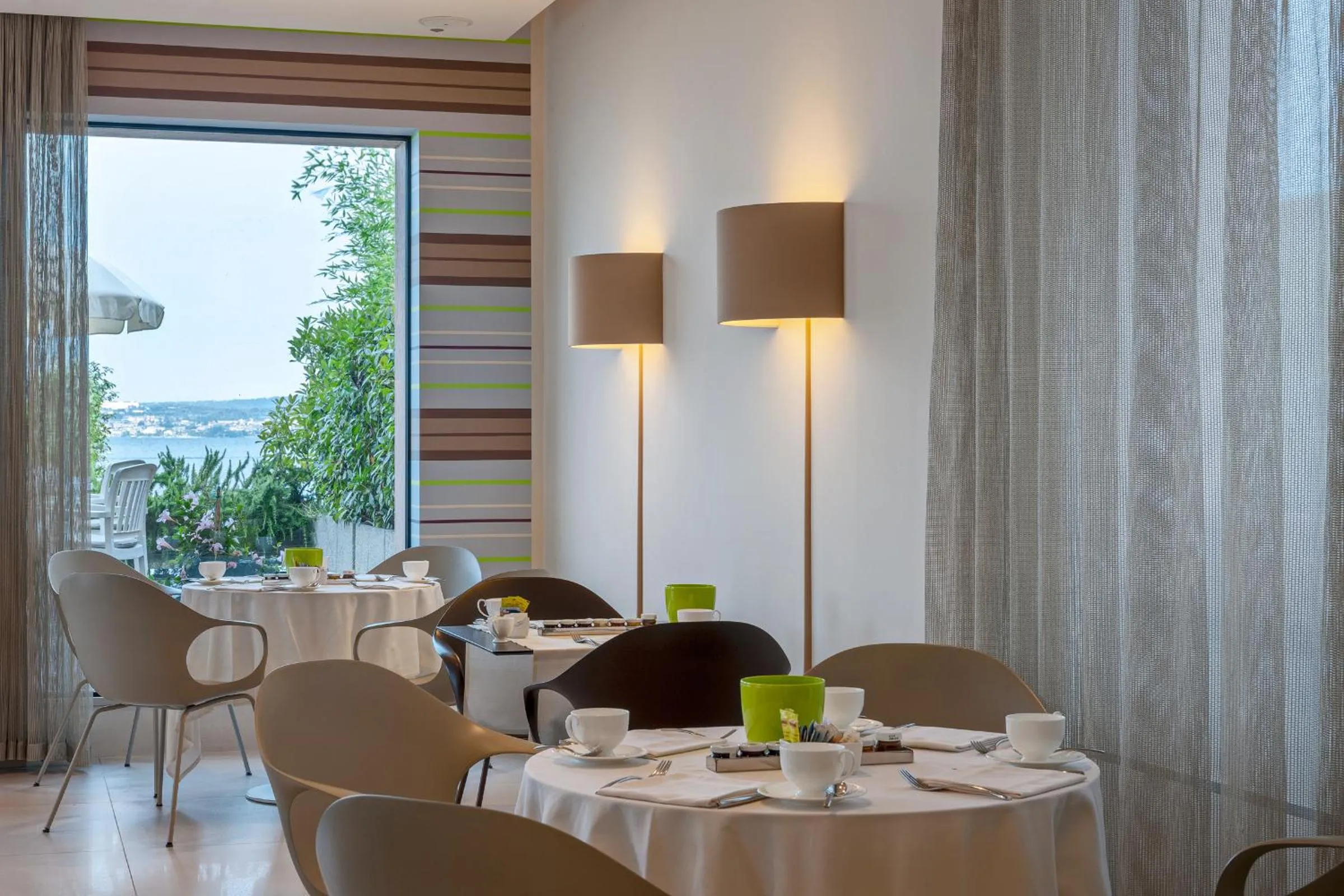 Restaurant/places to eat in Hotel Eden