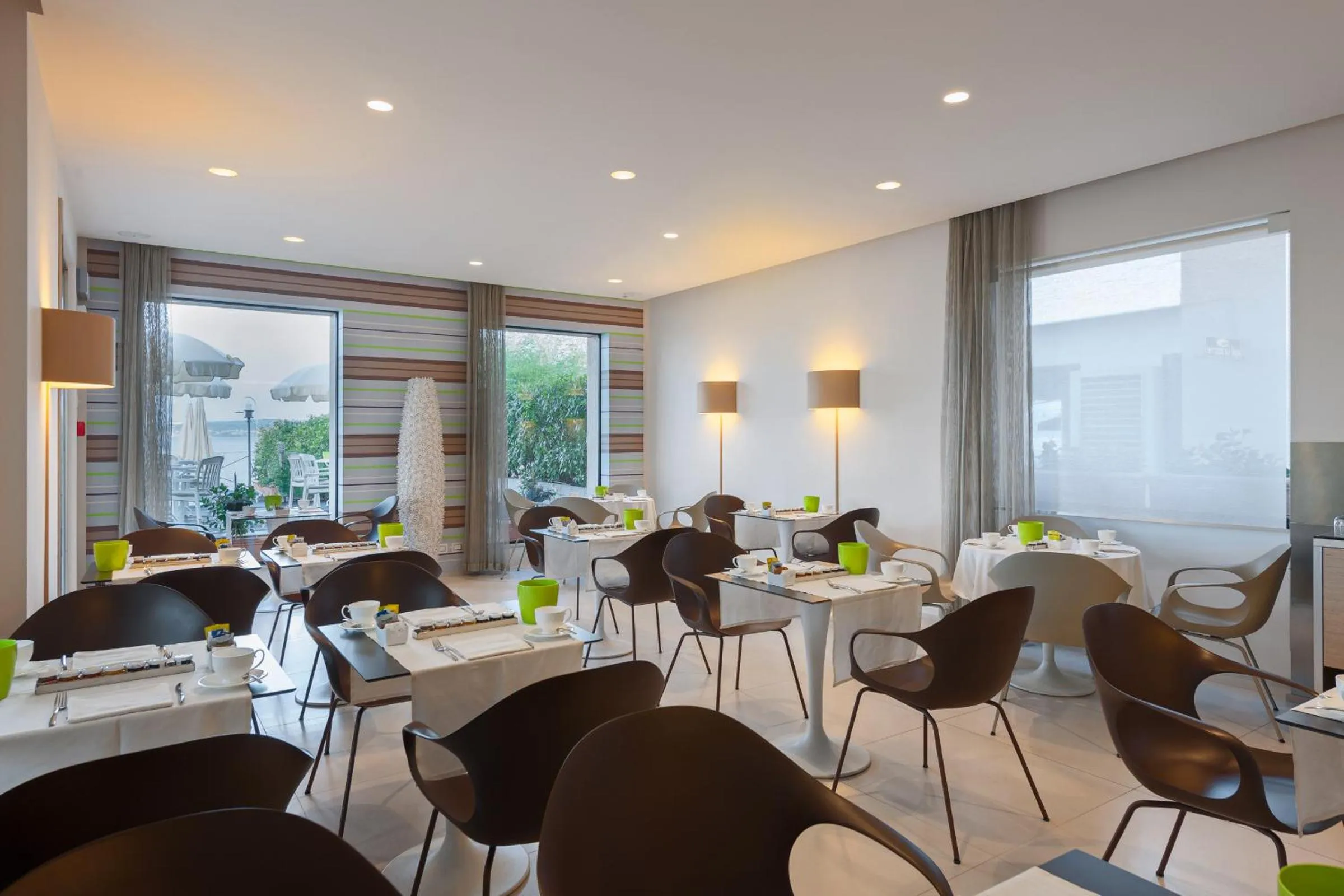 Restaurant/places to eat in Hotel Eden