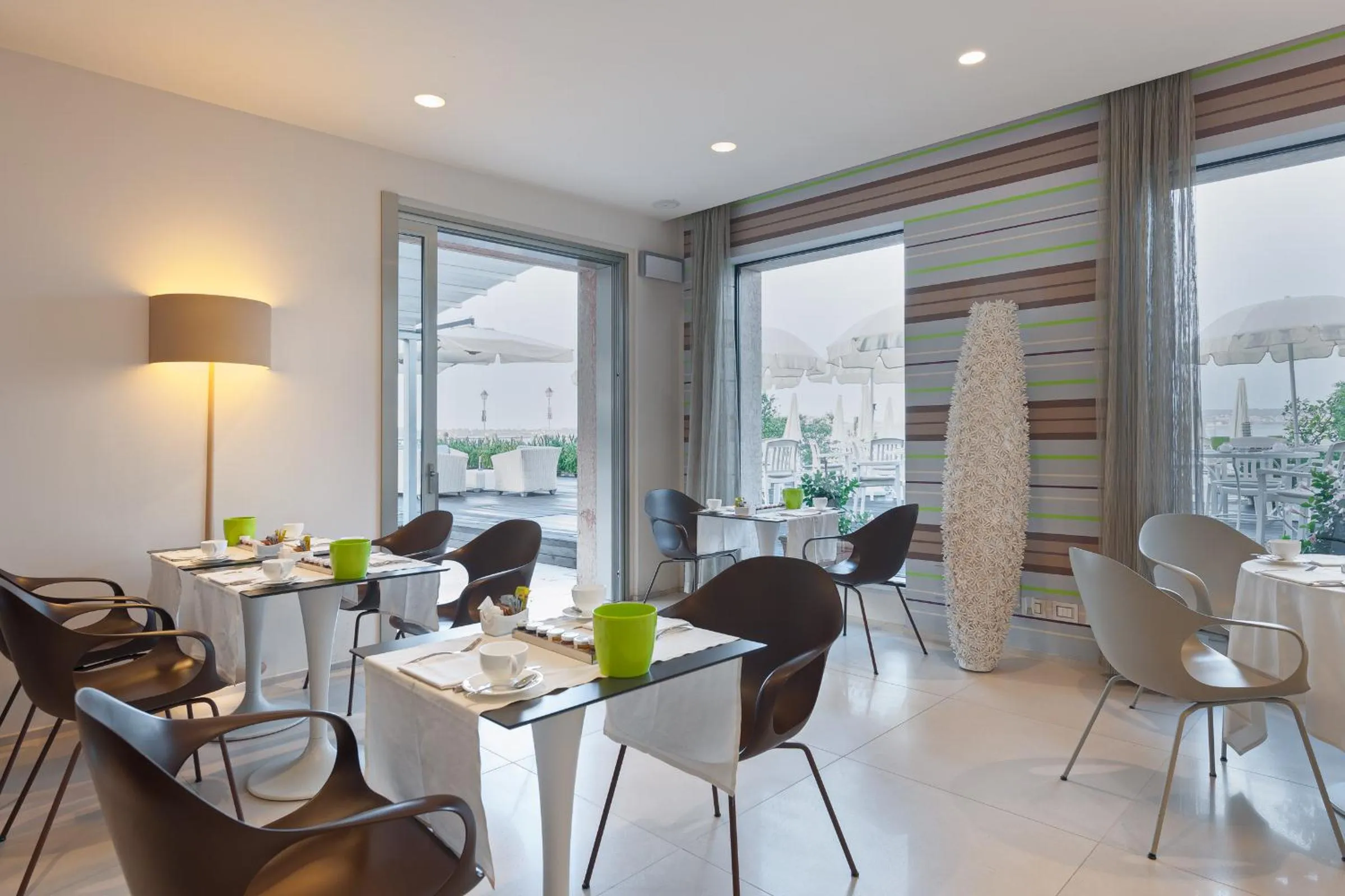 Restaurant/places to eat in Hotel Eden