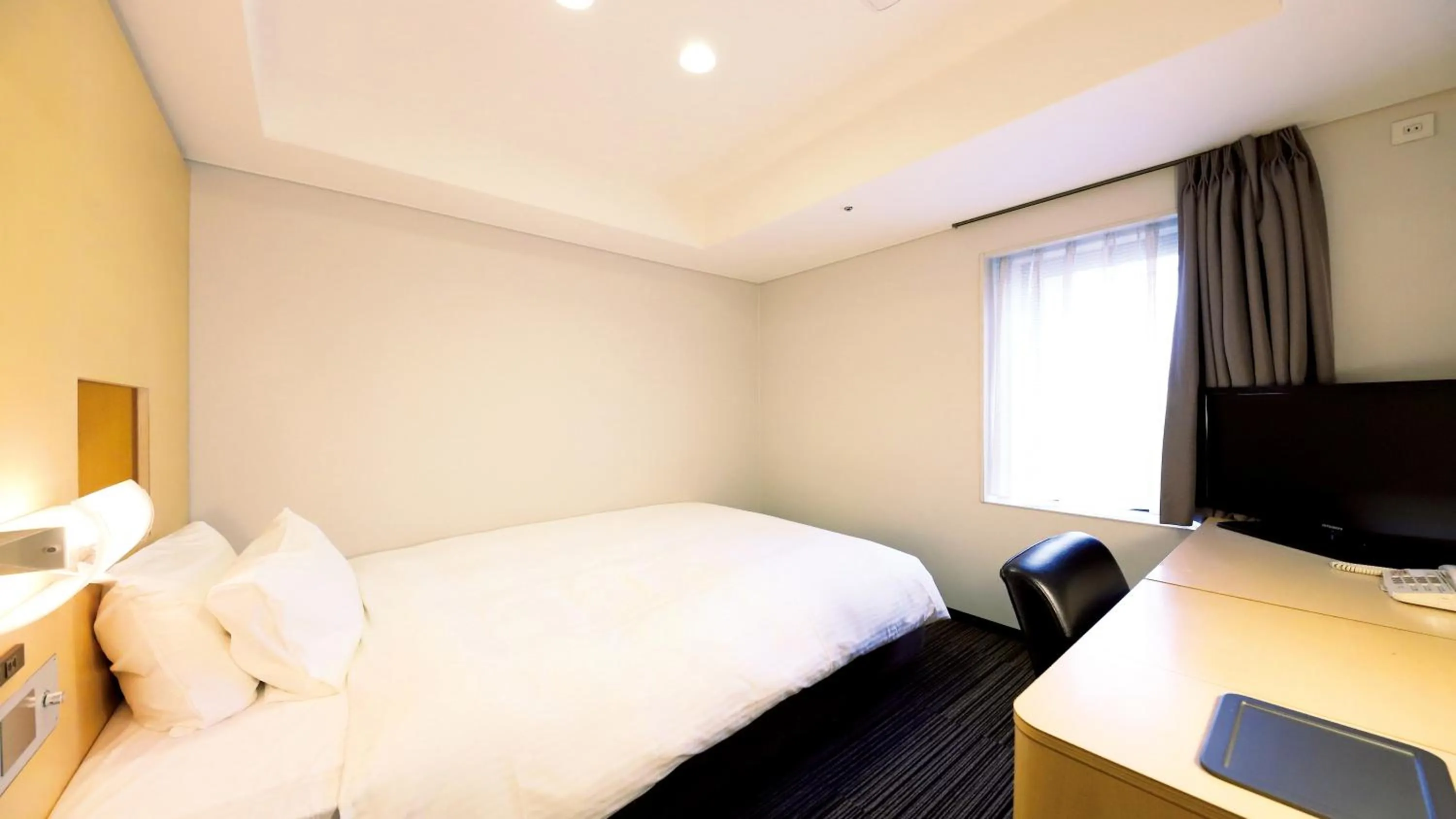 Photo of the whole room, Bed in Smile Hotel Osaka Yotsubashi