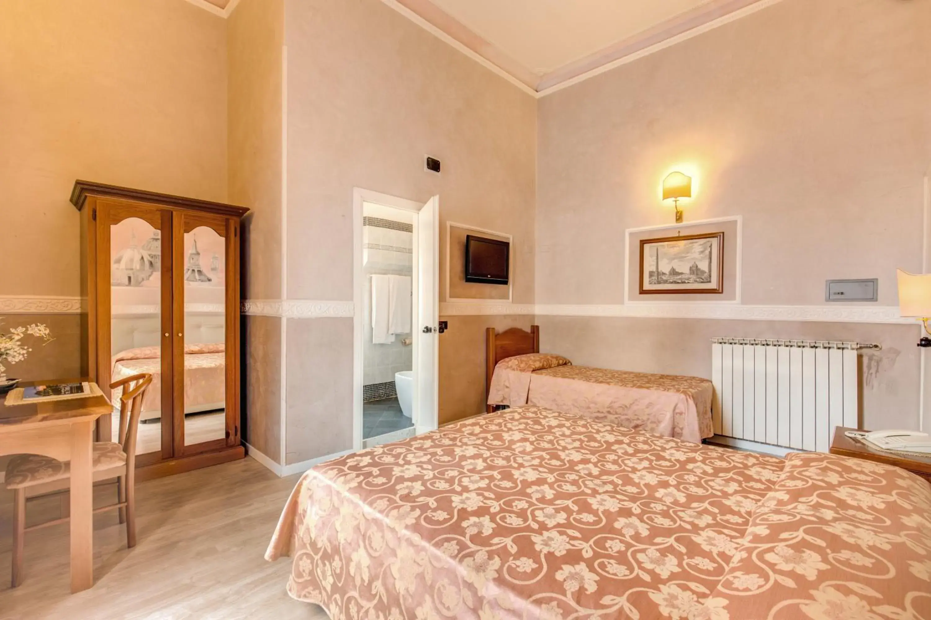 Photo of the whole room, Bed in Hotel Martini Photo of the whole room, Bed in Hotel Martini