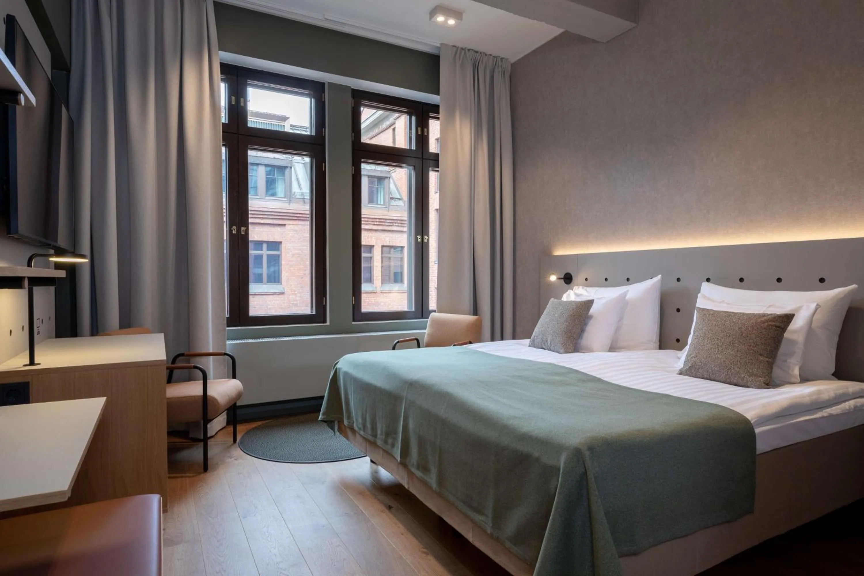 Bedroom, Bed in Scandic Helsinki Hub