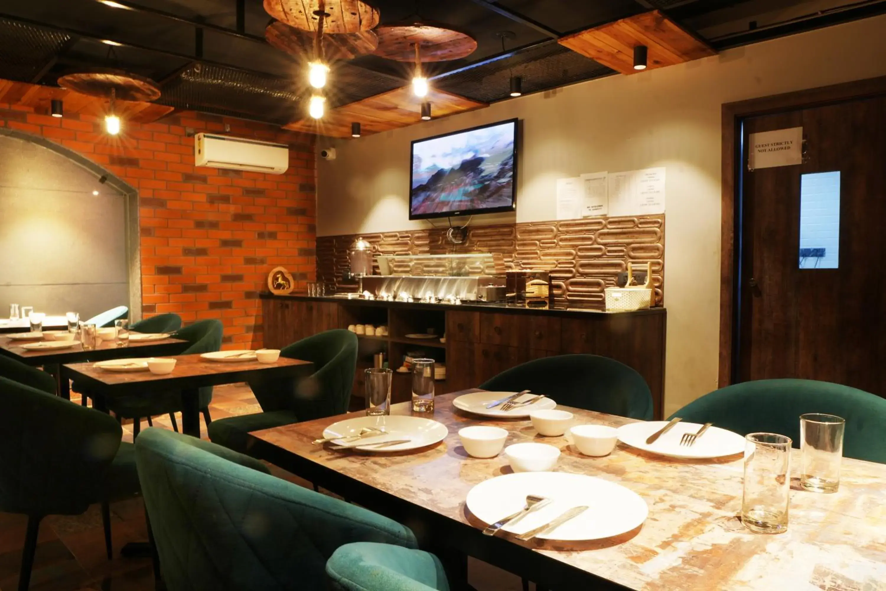 Restaurant/places to eat in METRO STUDIOS Restaurant/places to eat in METRO STUDIOS