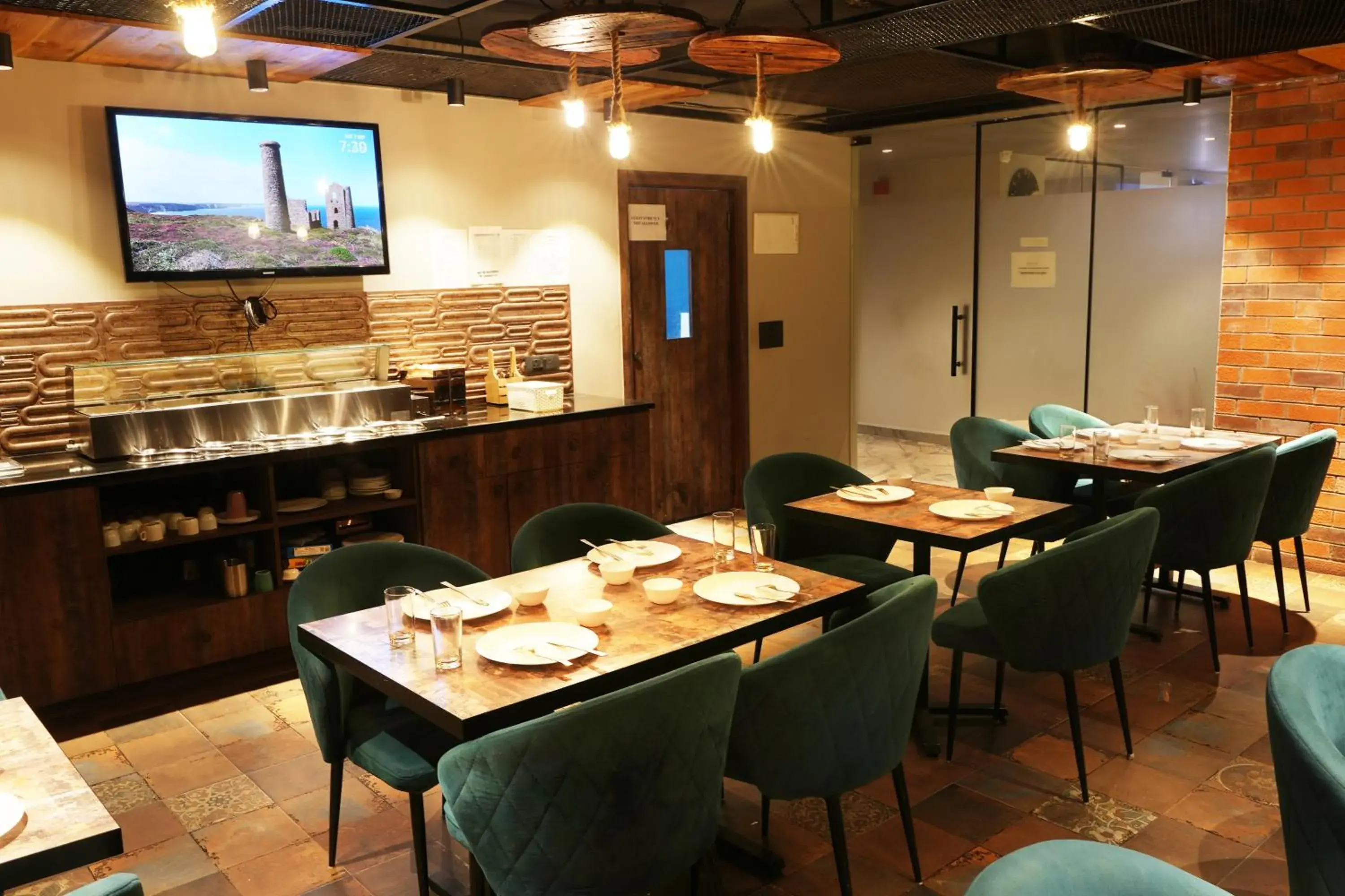 Restaurant/places to eat in METRO STUDIOS Restaurant/places to eat in METRO STUDIOS