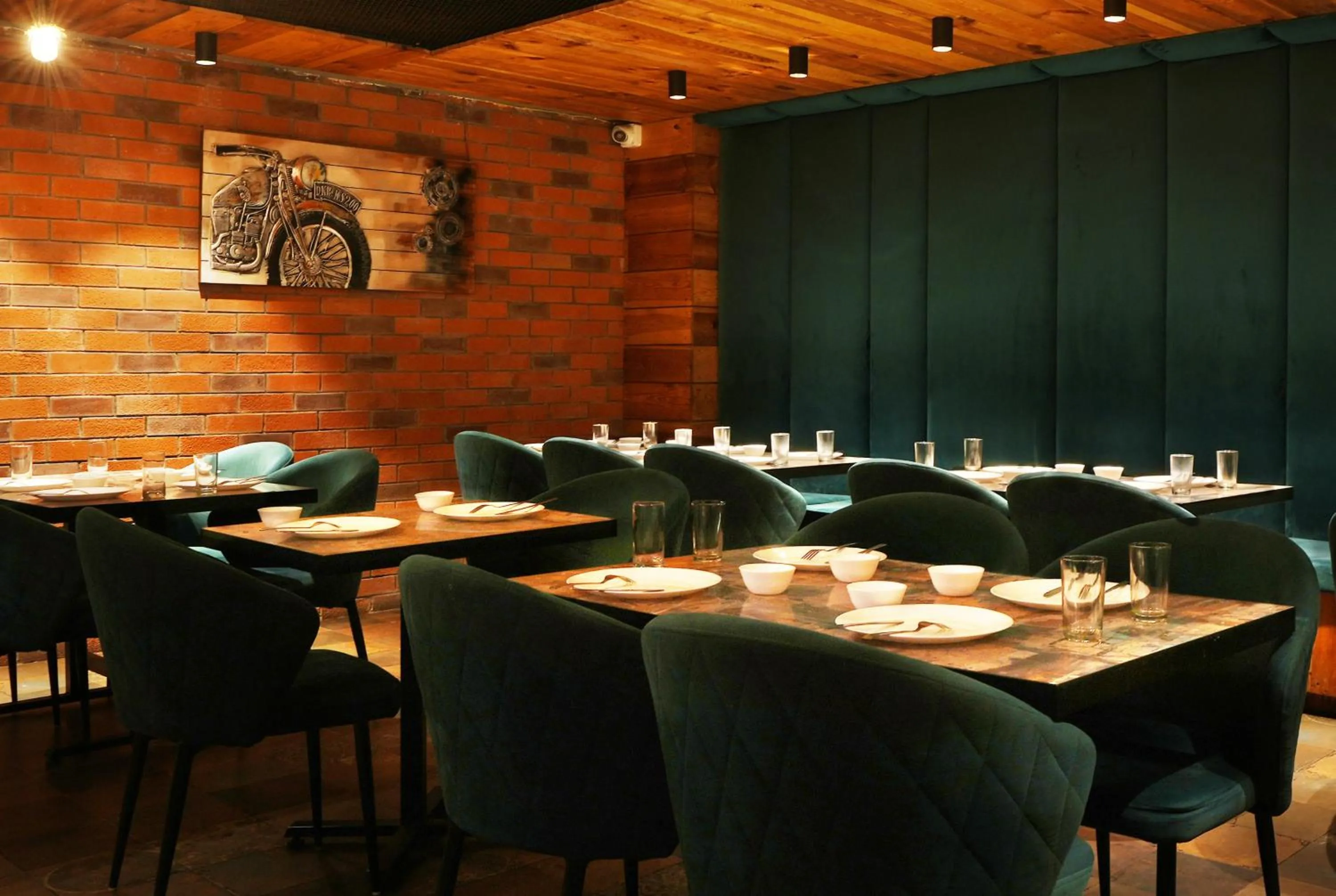 Restaurant/places to eat in METRO STUDIOS