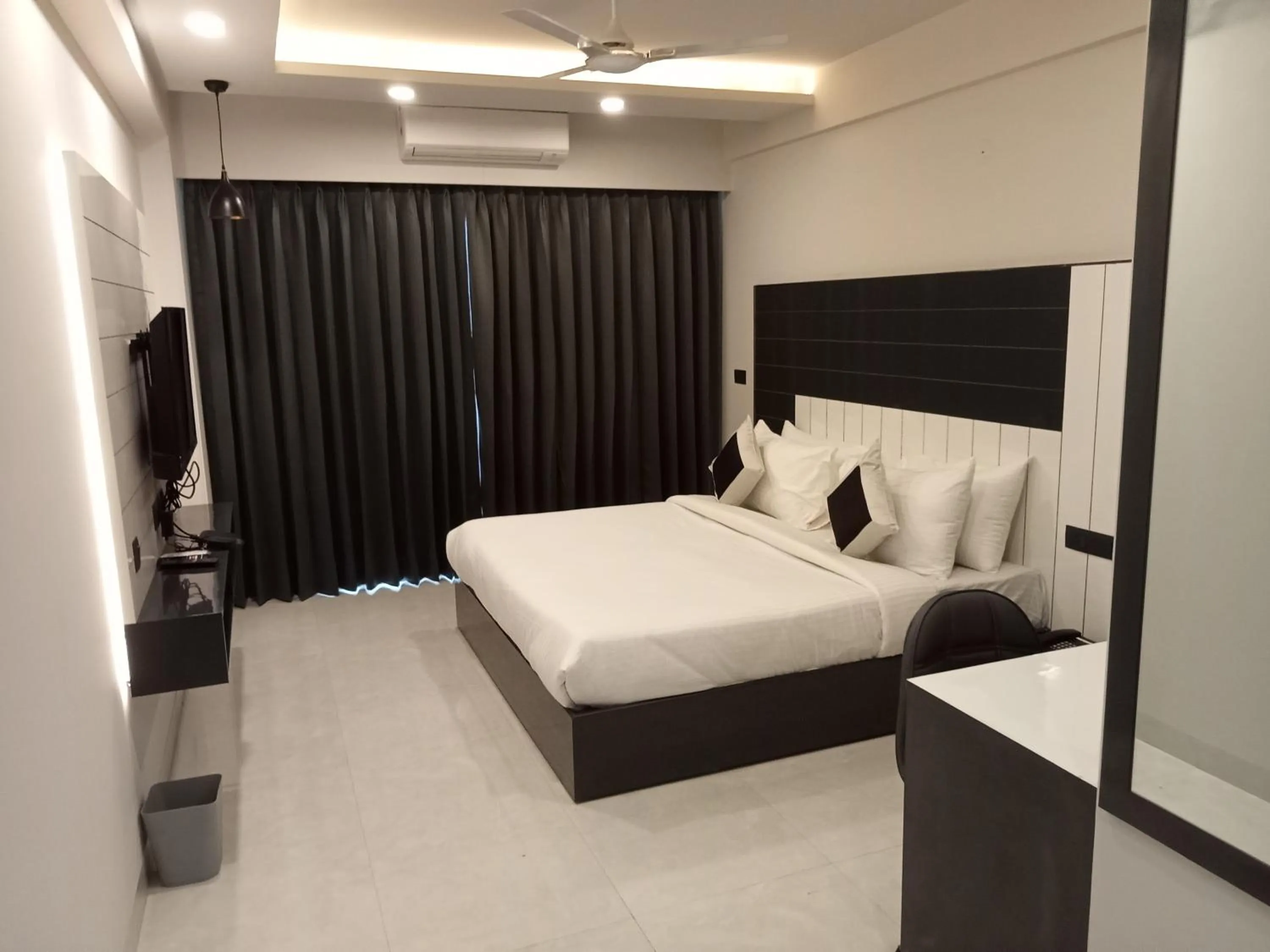 Bedroom, Bed in METRO STUDIOS