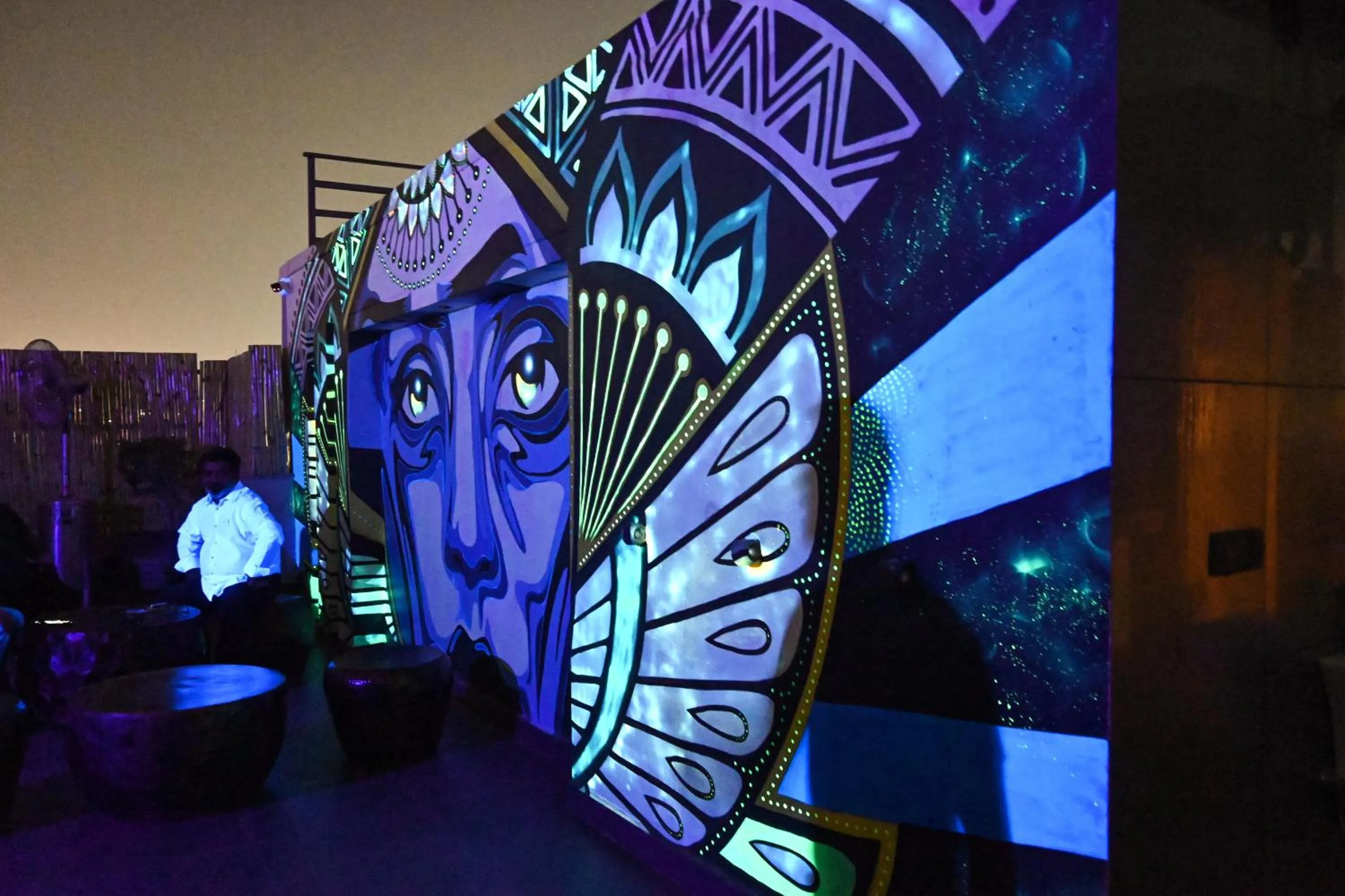 Communal lounge/ TV room in METRO STUDIOS