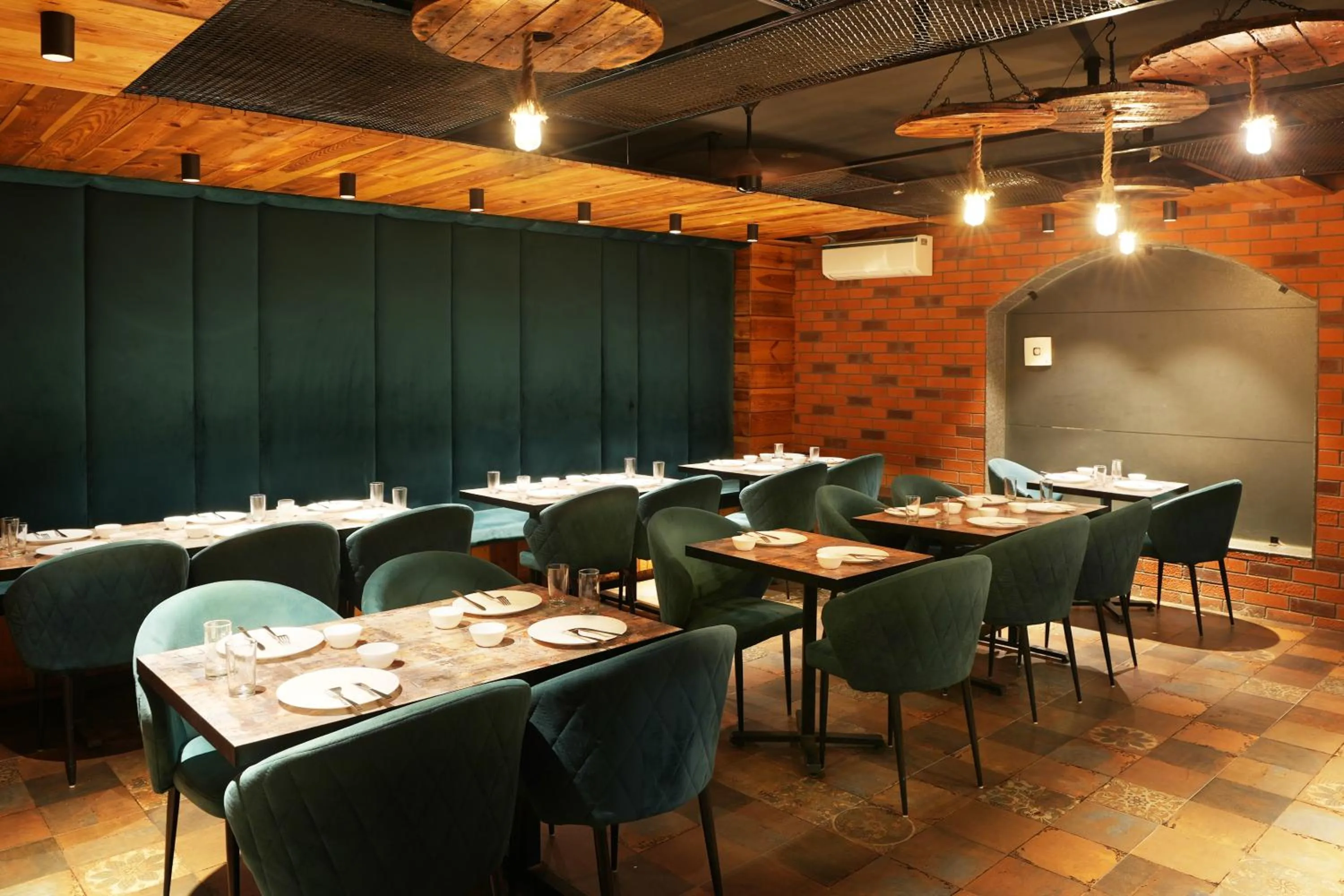 Restaurant/places to eat in METRO STUDIOS