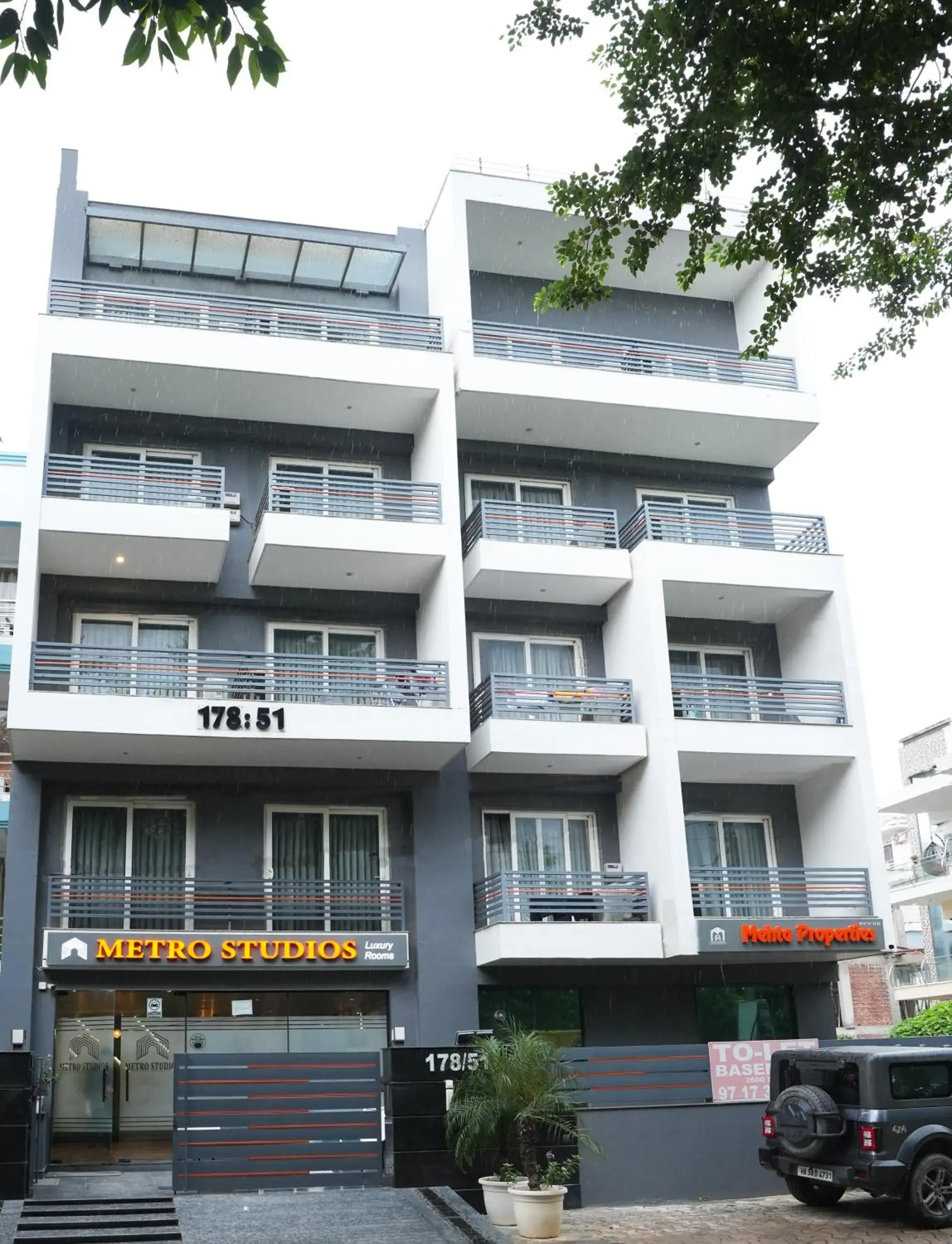 Facade/entrance in METRO STUDIOS Facade/entrance in METRO STUDIOS