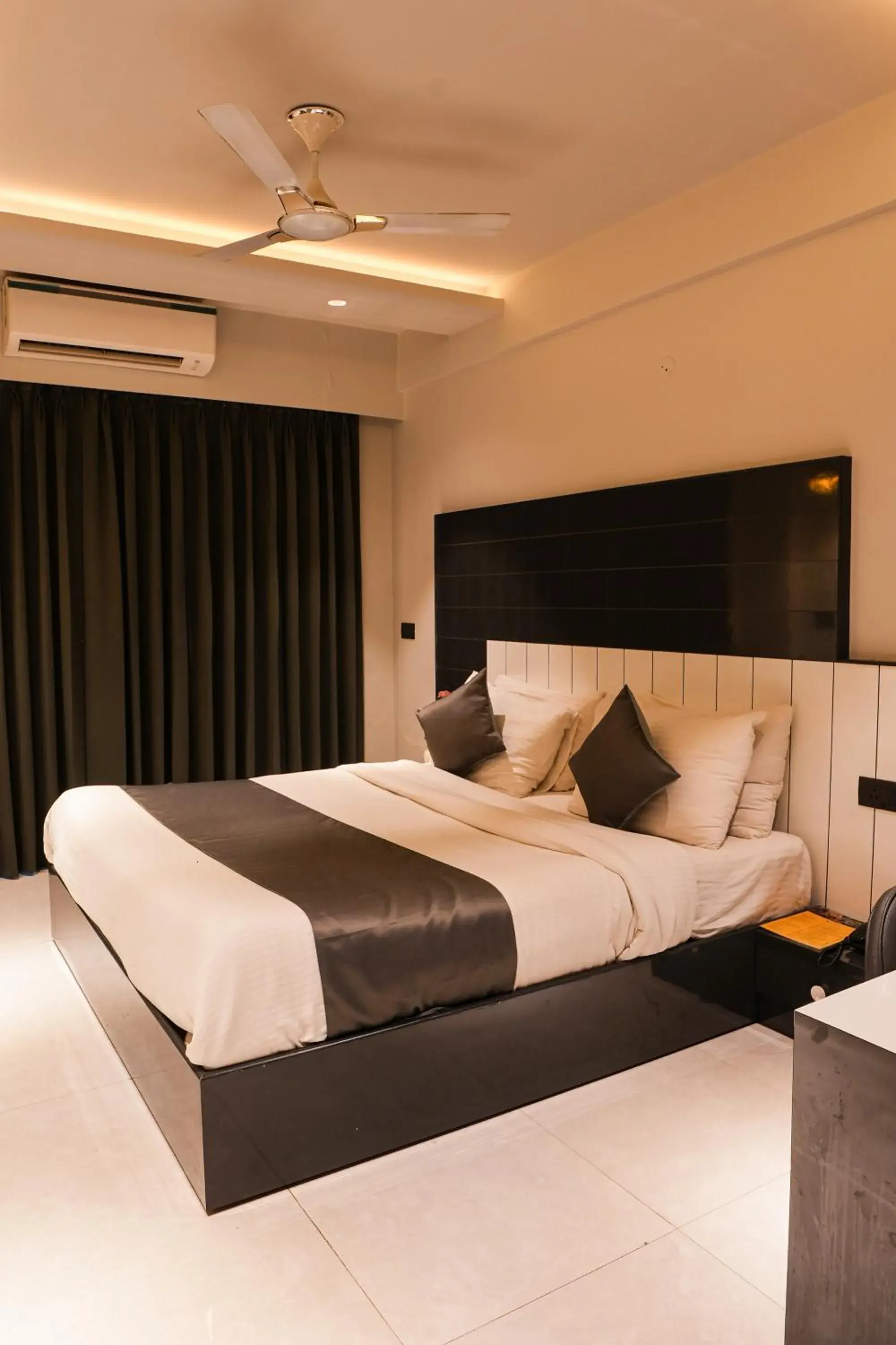 Bedroom, Bed in METRO STUDIOS Bedroom, Bed in METRO STUDIOS