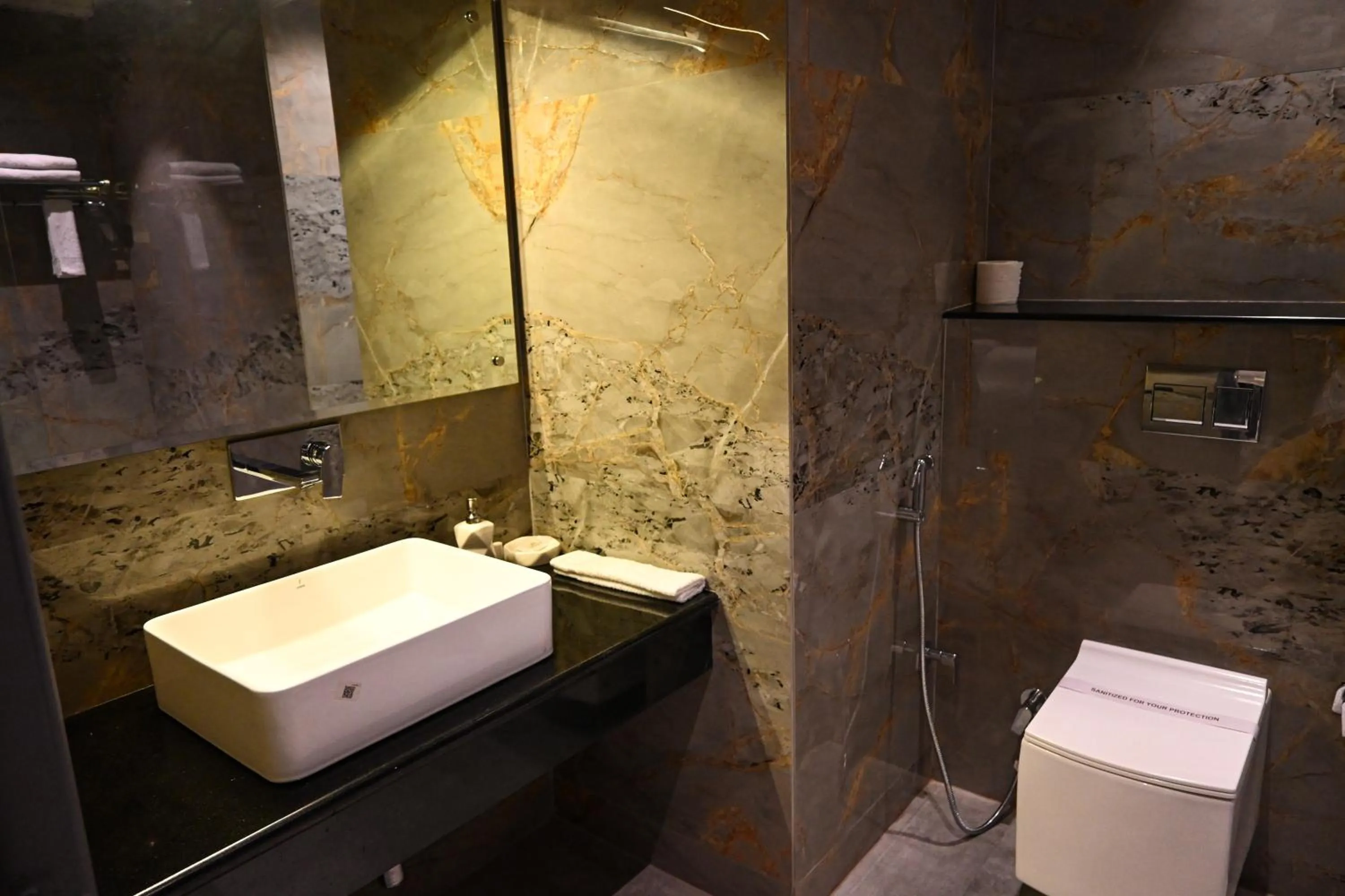 Shower in METRO STUDIOS