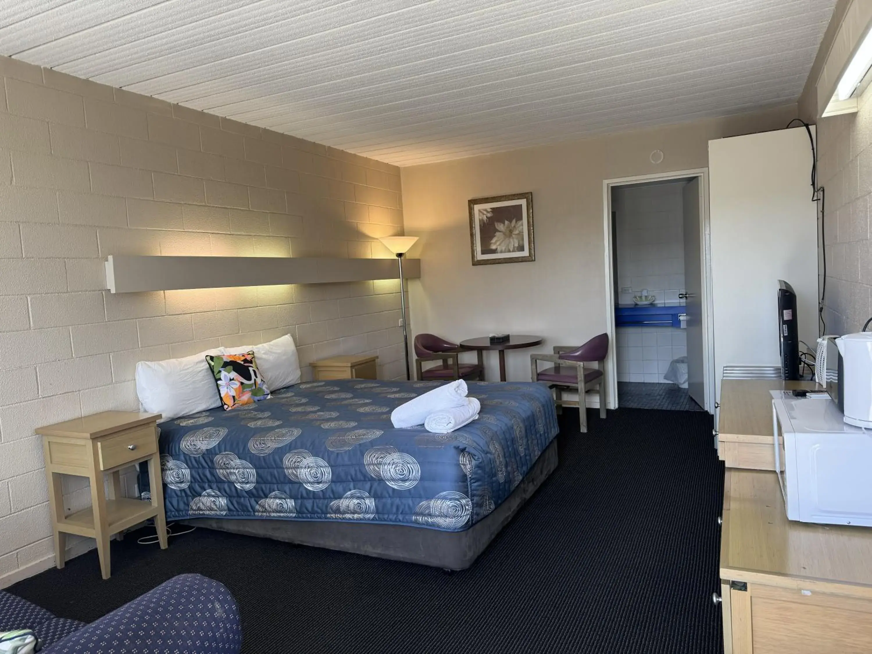 Queen Room in LaTrobe Motel Morwell Queen Room in LaTrobe Motel Morwell